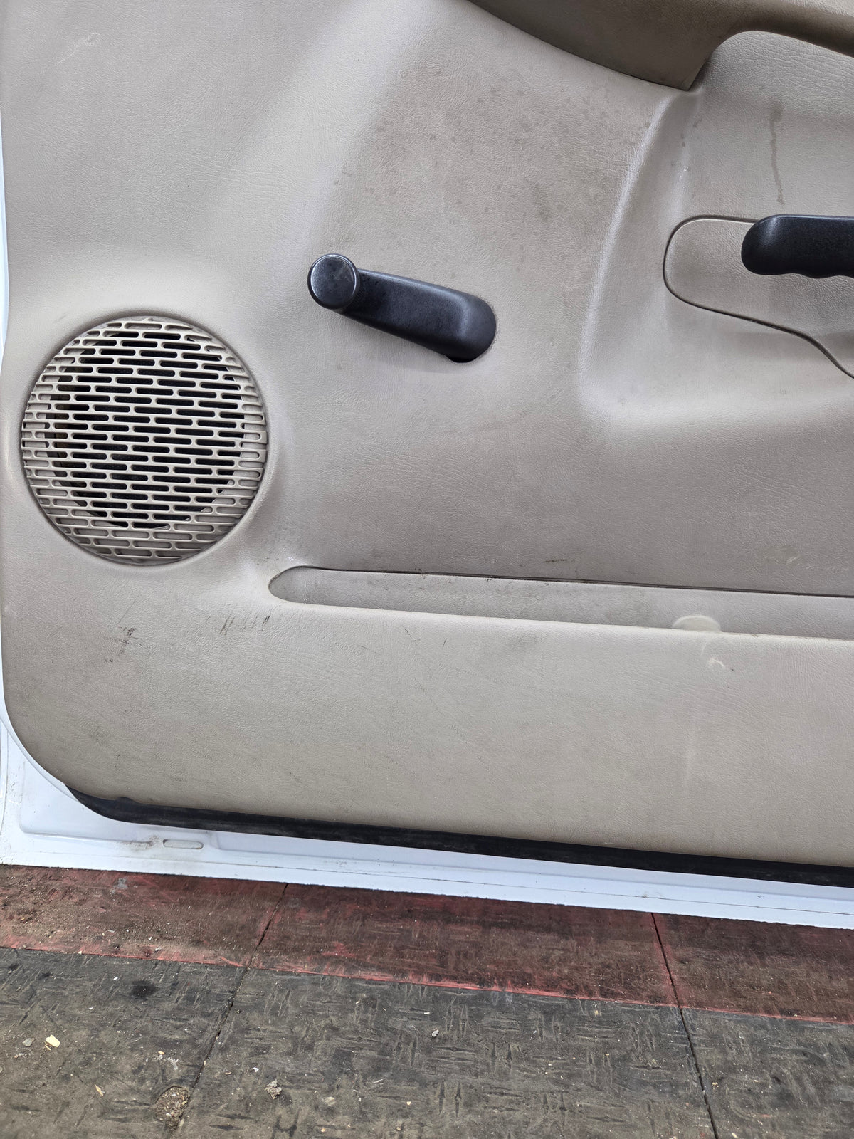 1999-2006 Chevrolet Silverado / GMC Sierra 1500 2500 3500 HD Front Passenger side Door RH