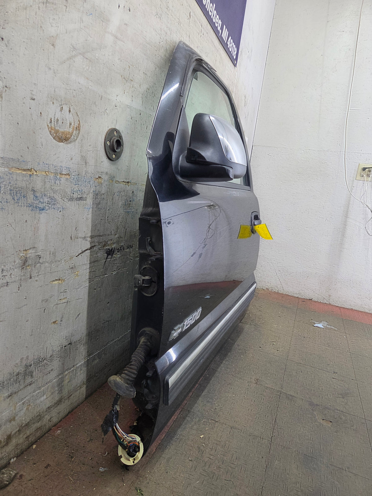 1999-2006 Chevrolet Silverado / GMC Sierra 1500 2500 3500 HD Front Driver Side Door LH