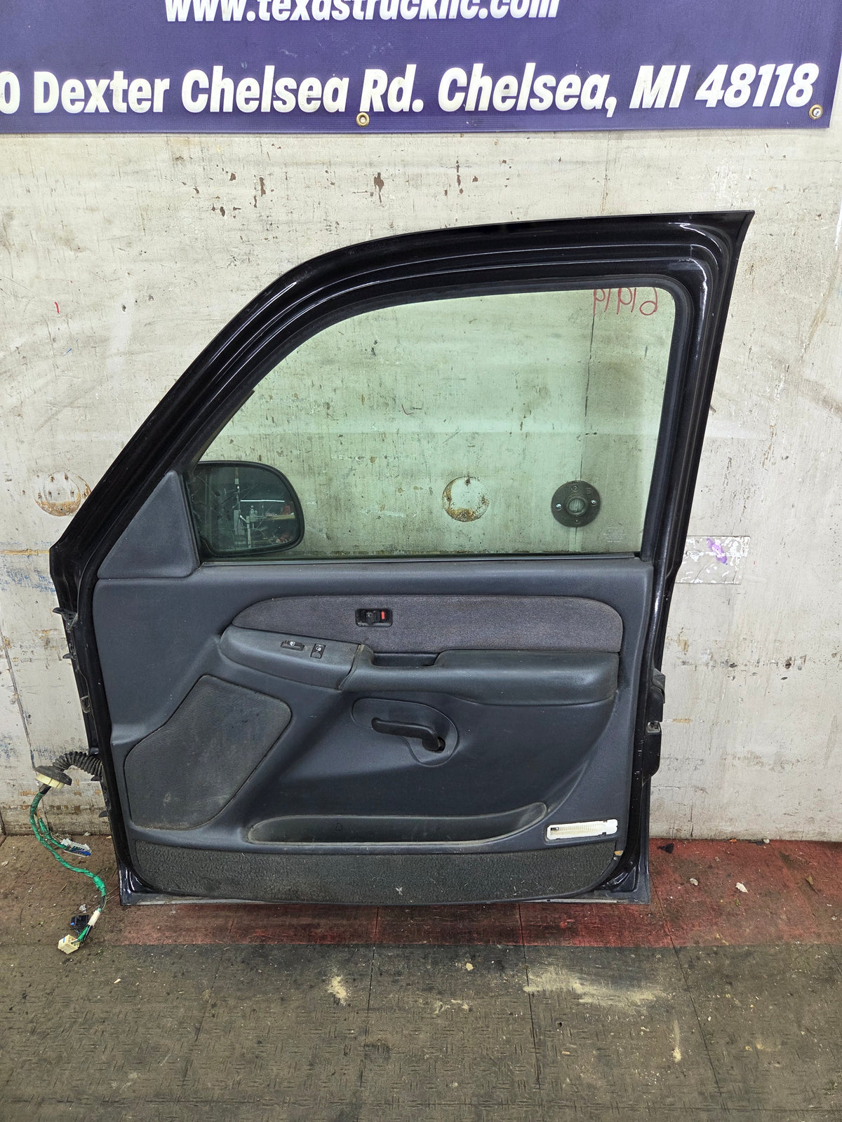 1999-2006 Chevrolet Silverado / GMC Sierra 1500 2500 3500 HD Front Passenger side Door RH