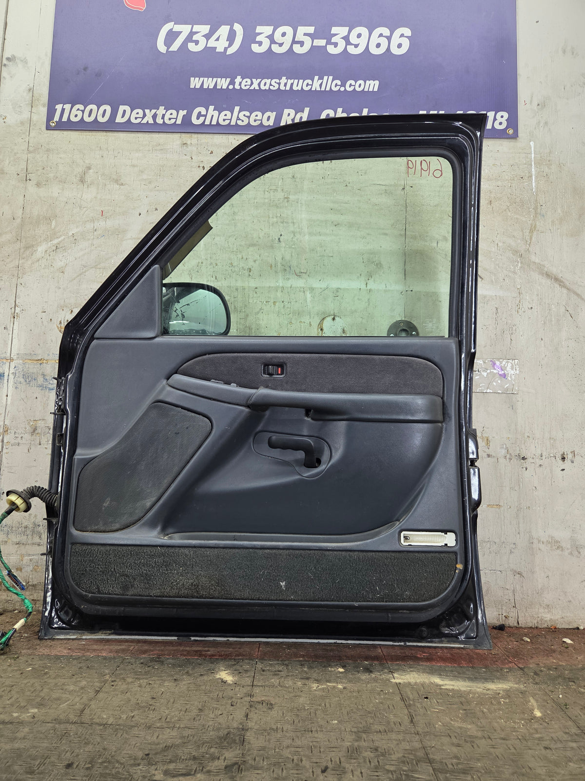 1999-2006 Chevrolet Silverado / GMC Sierra 1500 2500 3500 HD Front Passenger side Door RH