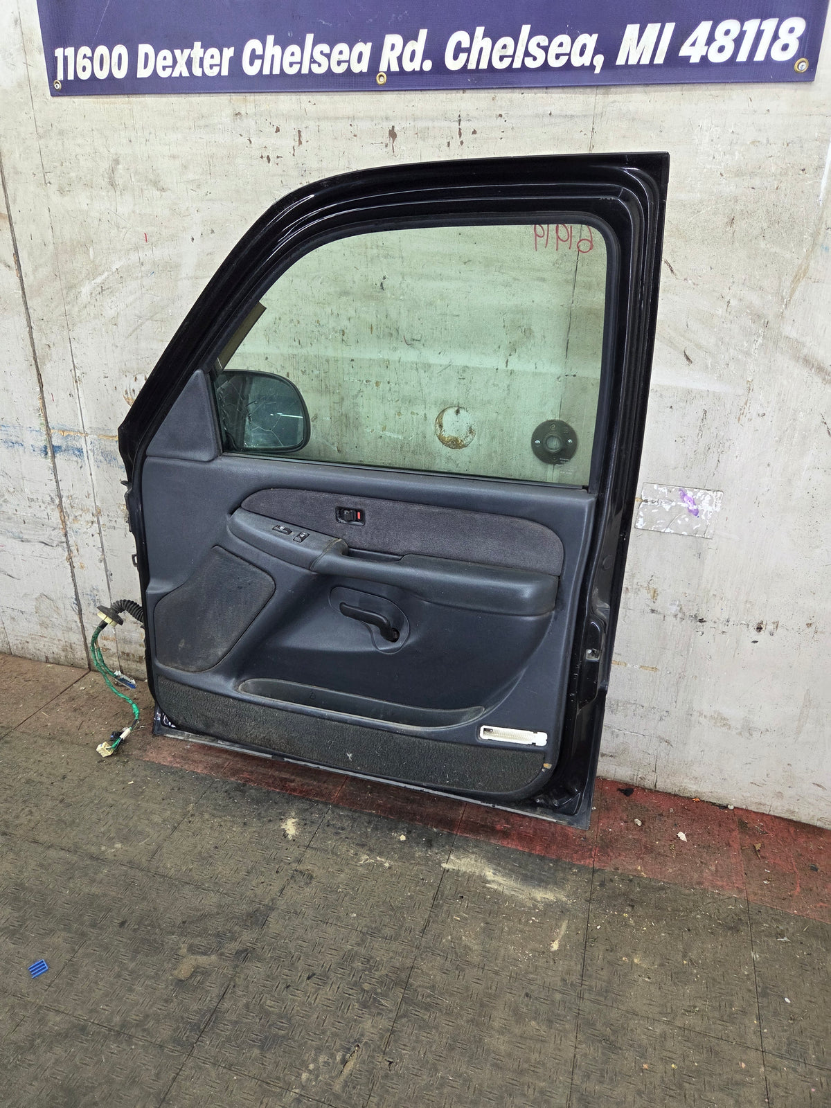 1999-2006 Chevrolet Silverado / GMC Sierra 1500 2500 3500 HD Front Passenger side Door RH