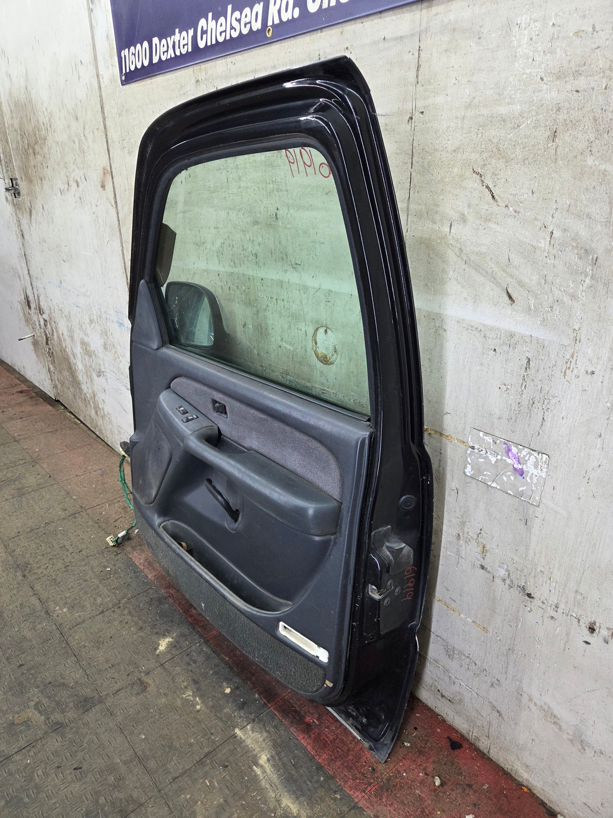 1999-2006 Chevrolet Silverado / GMC Sierra 1500 2500 3500 HD Front Passenger side Door RH