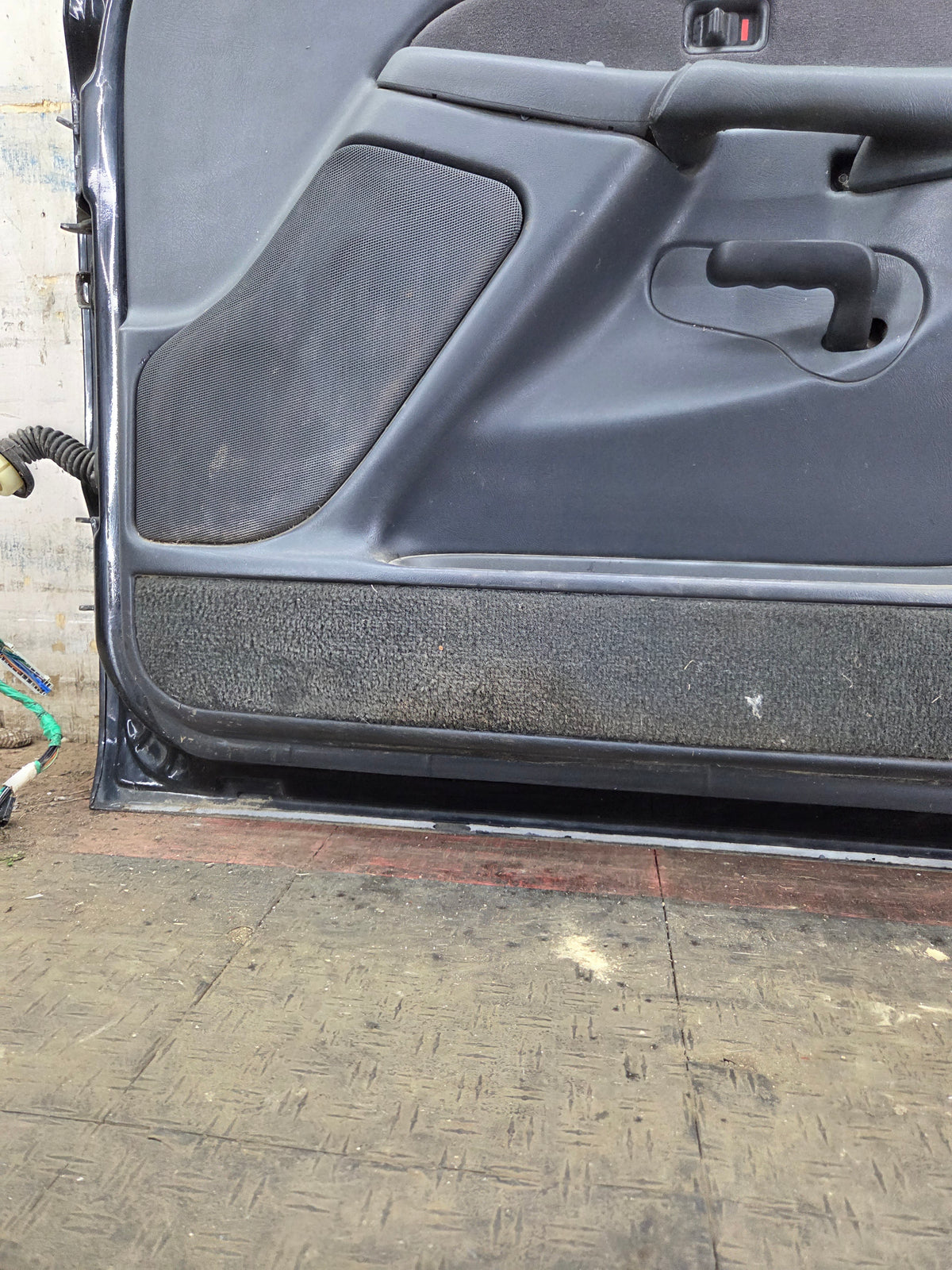 1999-2006 Chevrolet Silverado / GMC Sierra 1500 2500 3500 HD Front Passenger side Door RH