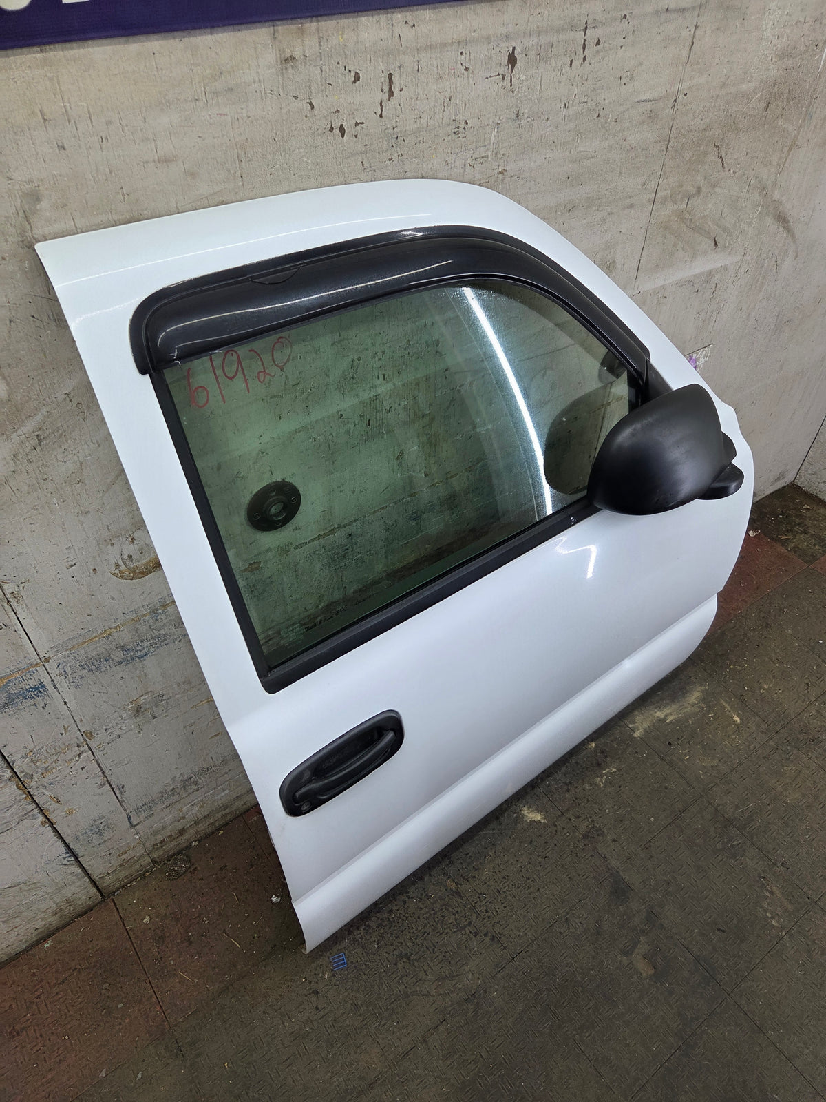 1999-2006 Chevrolet Silverado / GMC Sierra 1500 2500 3500 HD Front Passenger side Door RH