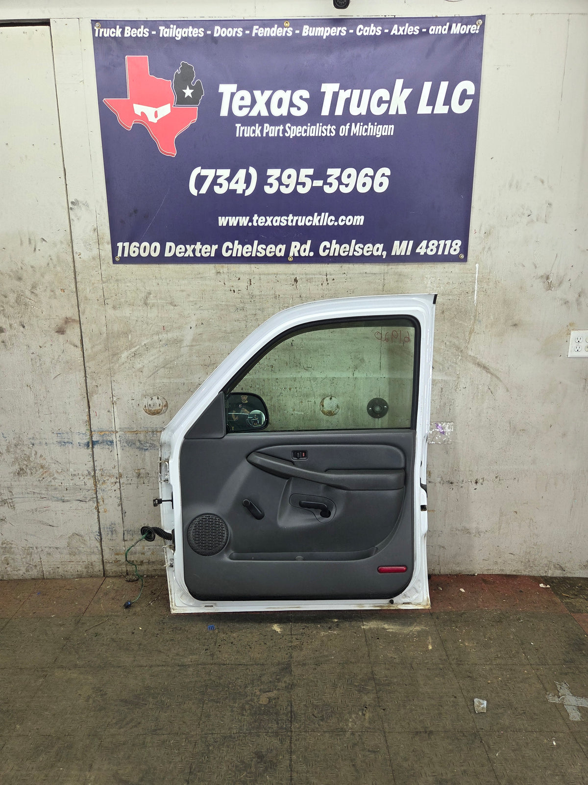 1999-2006 Chevrolet Silverado / GMC Sierra 1500 2500 3500 HD Front Passenger side Door RH