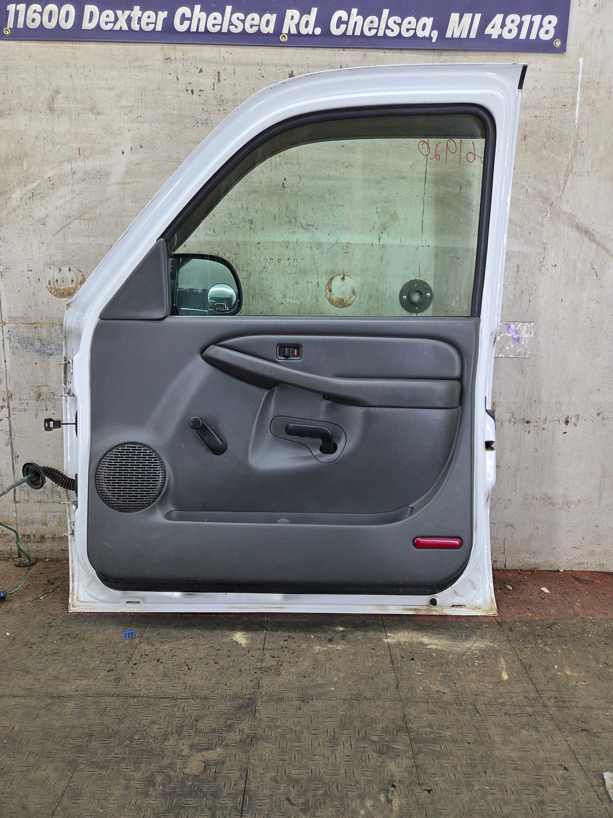 1999-2006 Chevrolet Silverado / GMC Sierra 1500 2500 3500 HD Front Passenger side Door RH