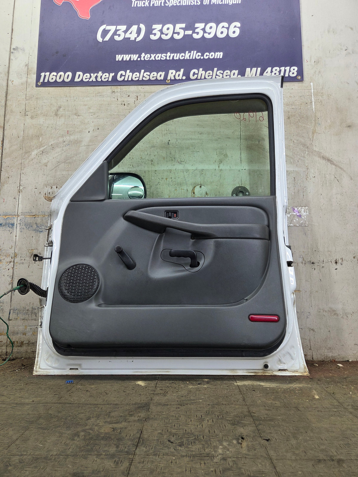 1999-2006 Chevrolet Silverado / GMC Sierra 1500 2500 3500 HD Front Passenger side Door RH