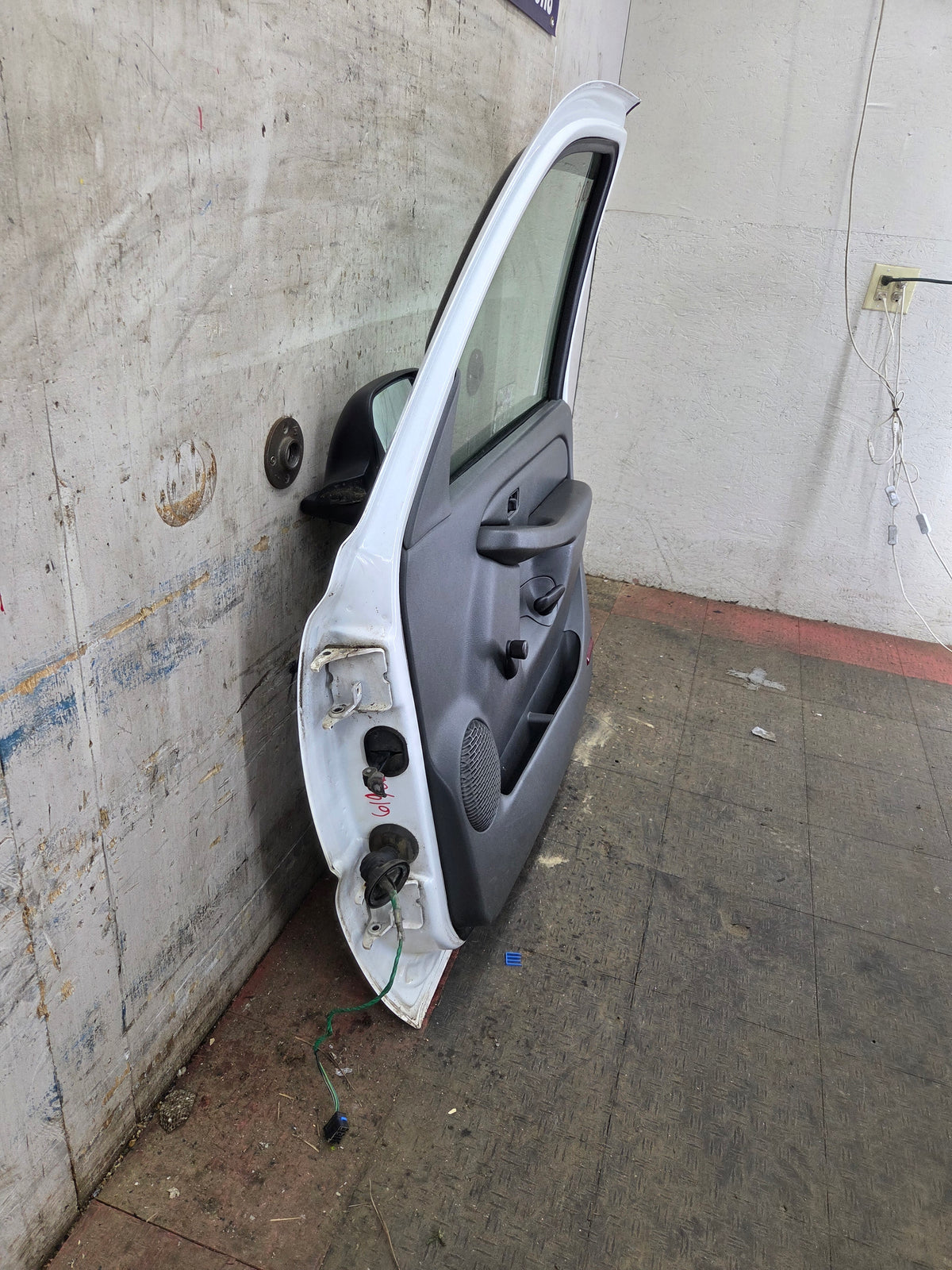 1999-2006 Chevrolet Silverado / GMC Sierra 1500 2500 3500 HD Front Passenger side Door RH