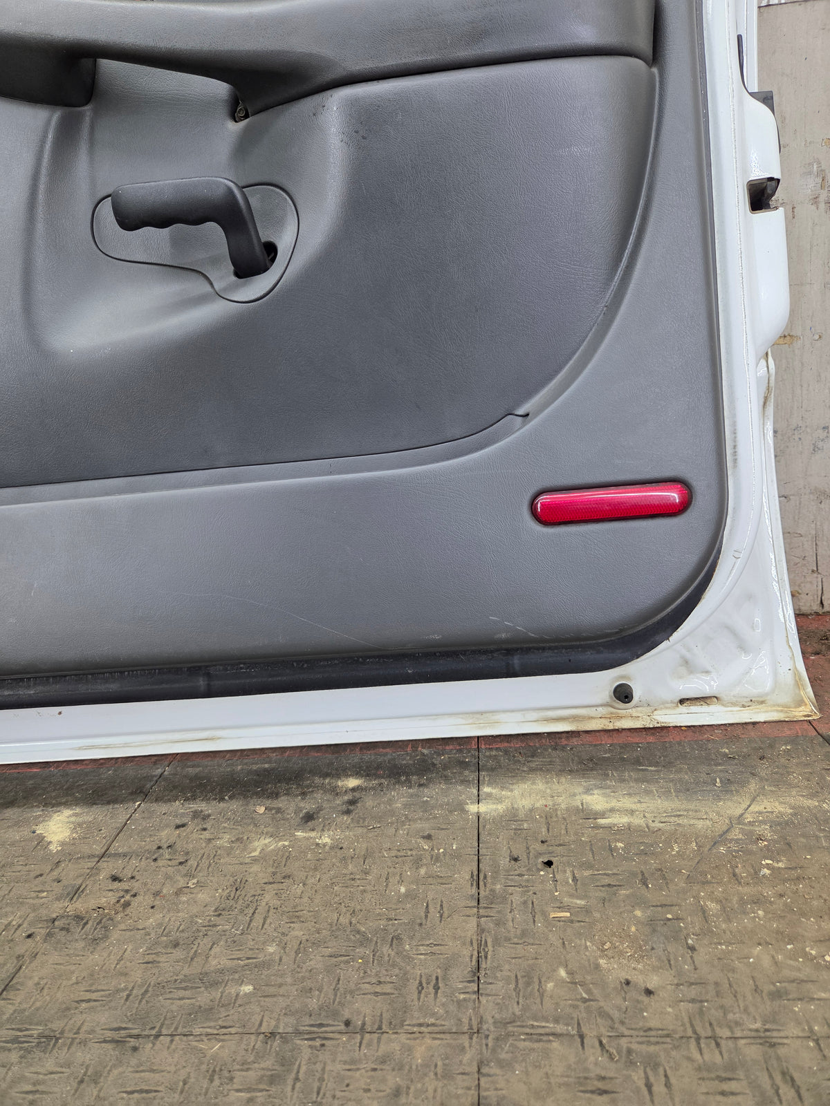1999-2006 Chevrolet Silverado / GMC Sierra 1500 2500 3500 HD Front Passenger side Door RH