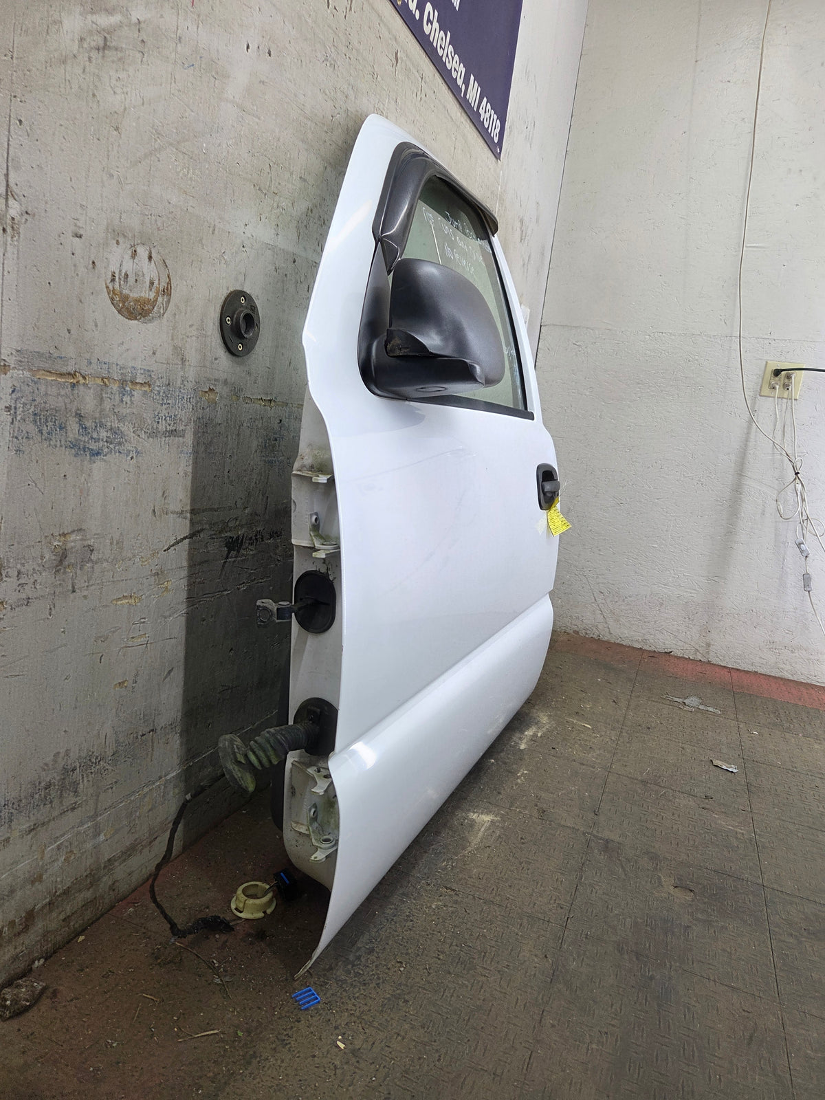 1999-2006 Chevrolet Silverado / GMC Sierra 1500 2500 3500 HD Front Driver Side Door LH