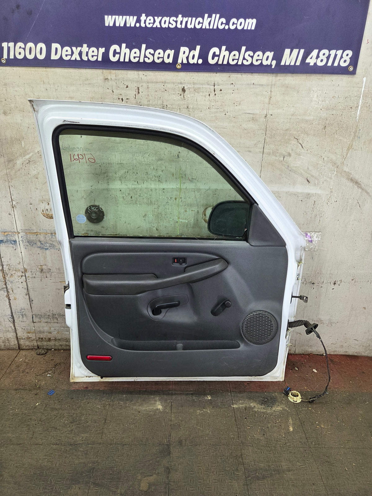 1999-2006 Chevrolet Silverado / GMC Sierra 1500 2500 3500 HD Front Driver Side Door LH