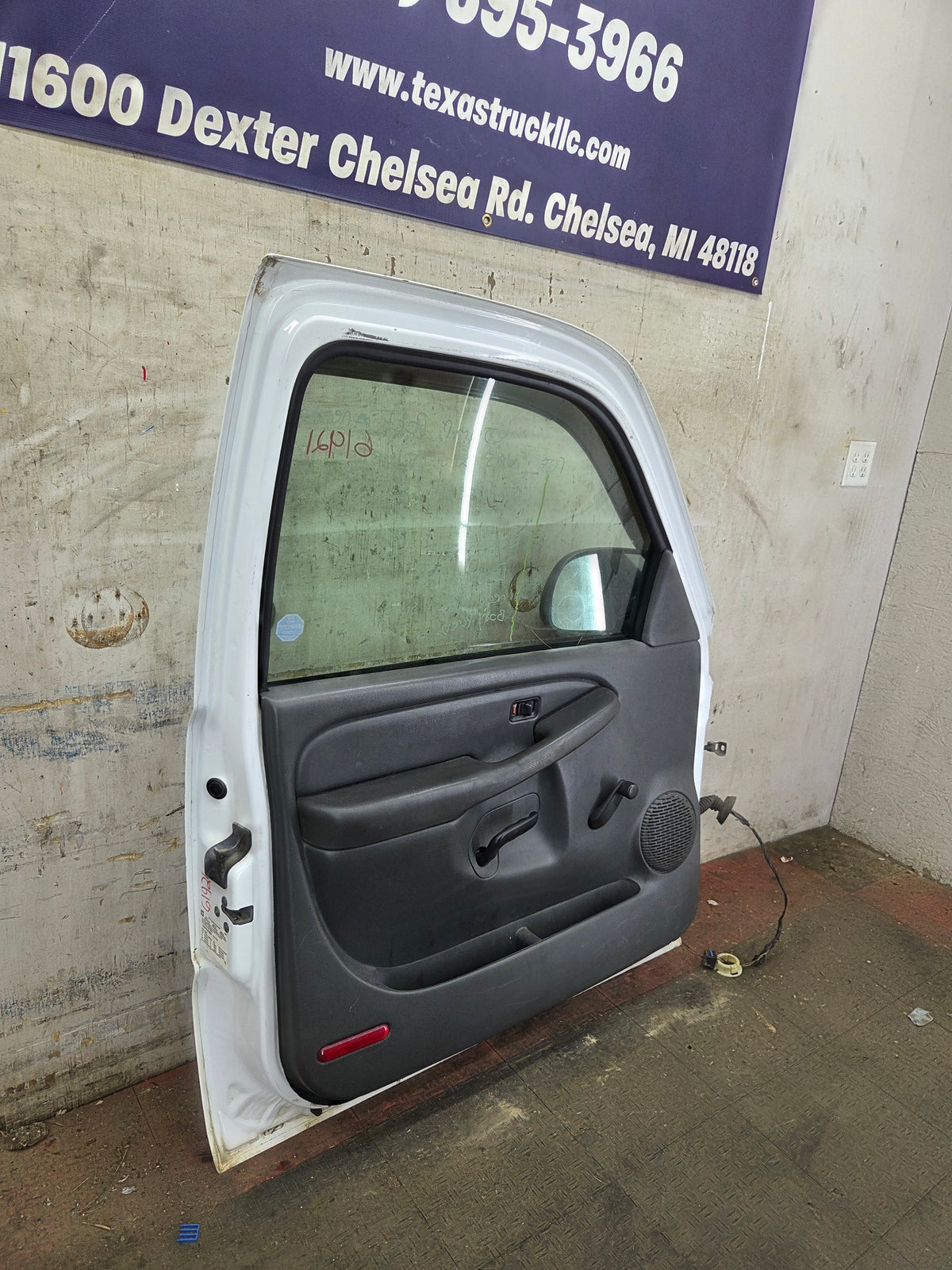 1999-2006 Chevrolet Silverado / GMC Sierra 1500 2500 3500 HD Front Driver Side Door LH
