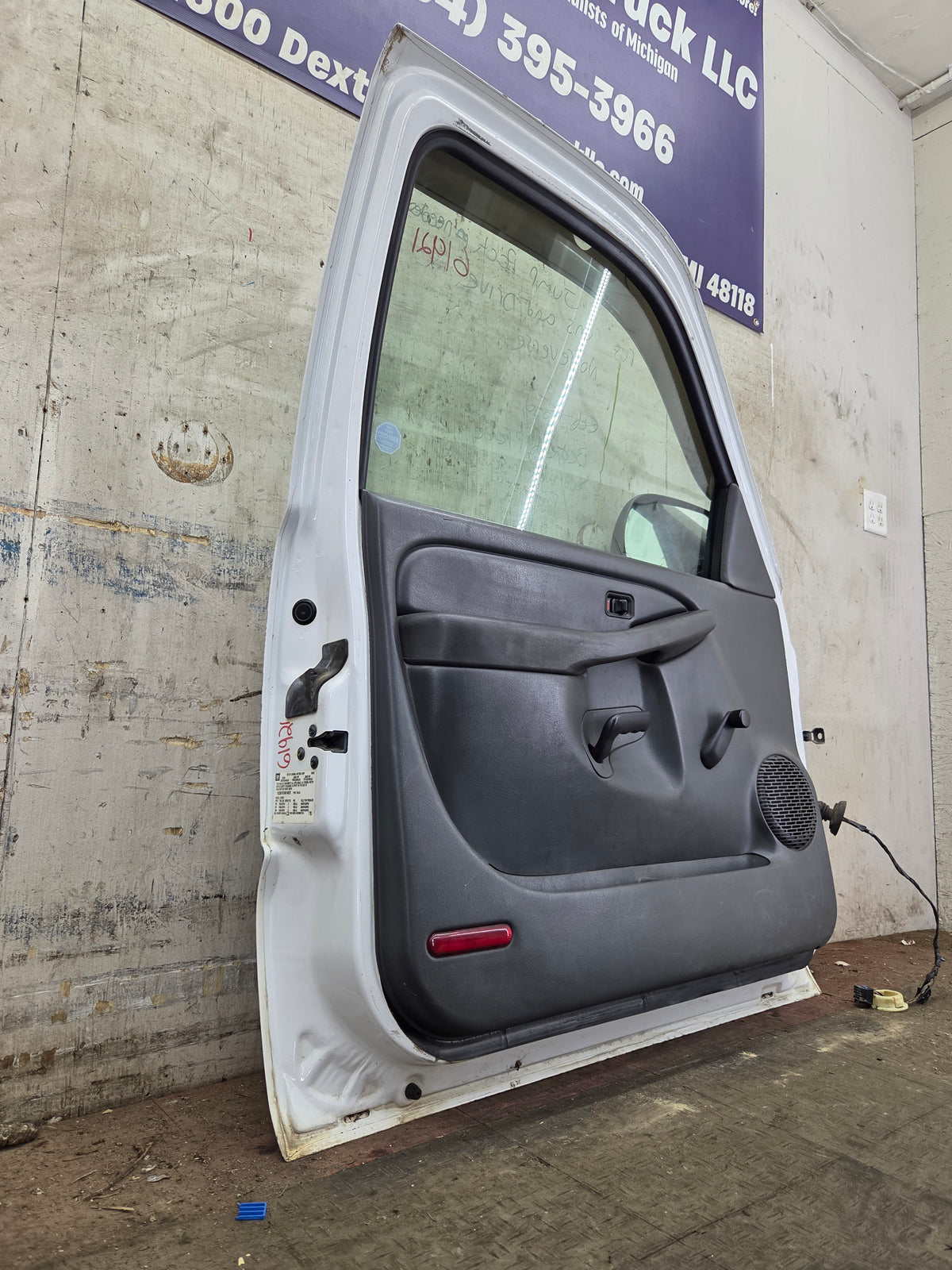 1999-2006 Chevrolet Silverado / GMC Sierra 1500 2500 3500 HD Front Driver Side Door LH