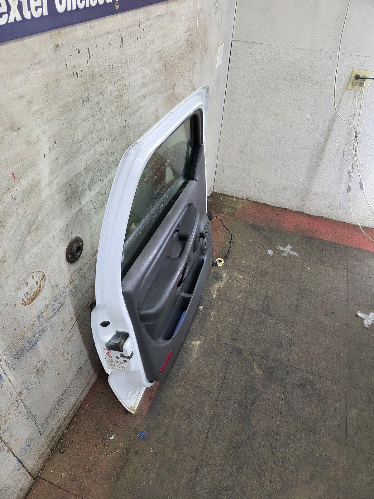 1999-2006 Chevrolet Silverado / GMC Sierra 1500 2500 3500 HD Front Driver Side Door LH