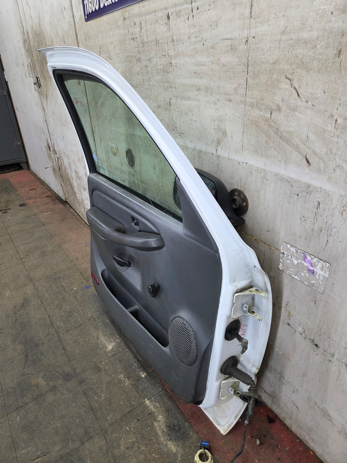 1999-2006 Chevrolet Silverado / GMC Sierra 1500 2500 3500 HD Front Driver Side Door LH