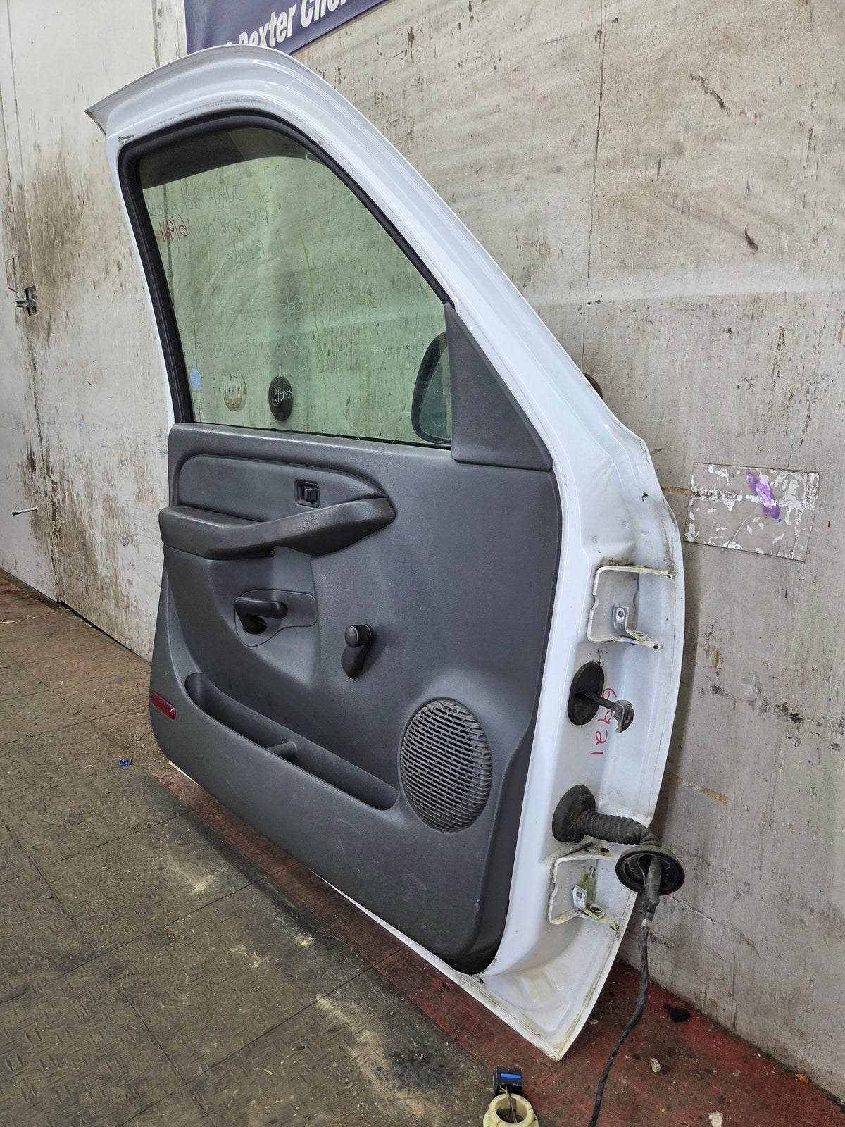 1999-2006 Chevrolet Silverado / GMC Sierra 1500 2500 3500 HD Front Driver Side Door LH