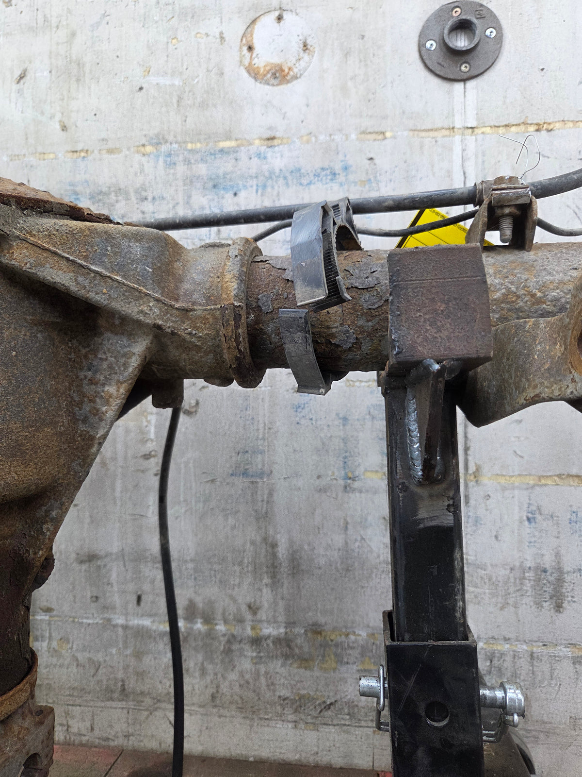 1999-2006 Chevrolet Silverado GMC Sierra 1500 3.23 Rear Axle