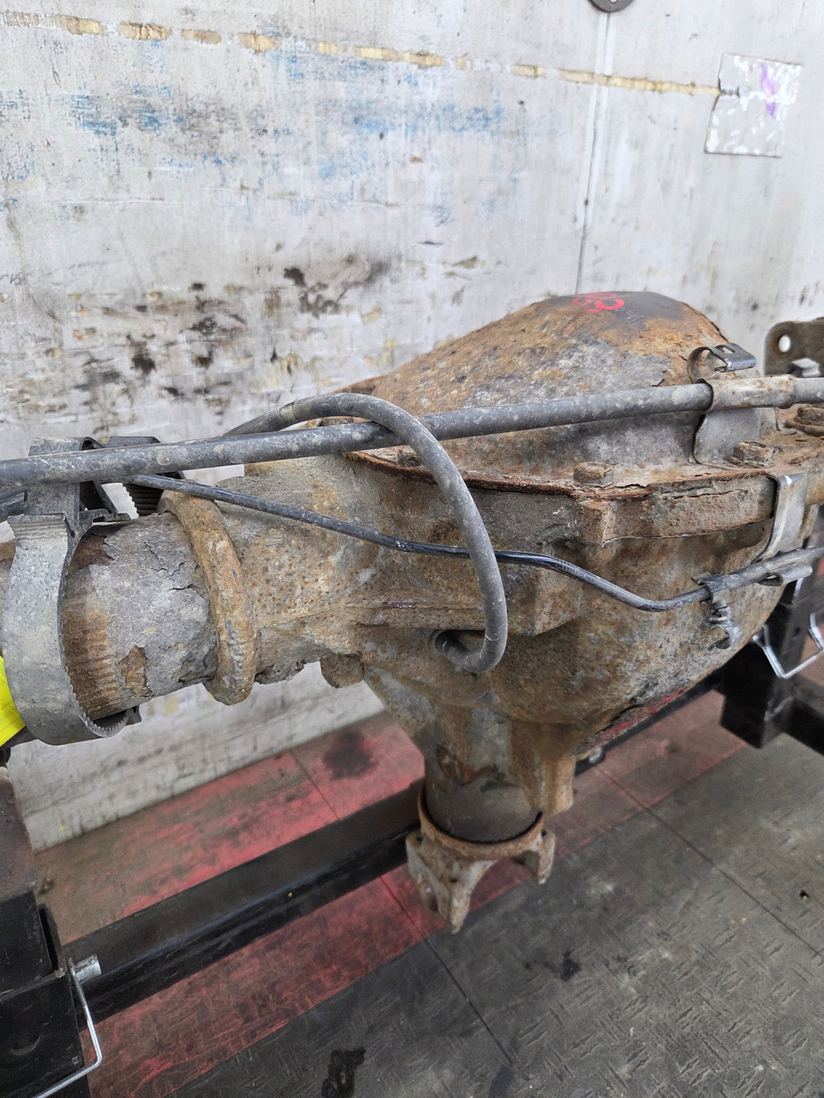1999-2006 Chevrolet Silverado GMC Sierra 1500 3.23 Rear Axle