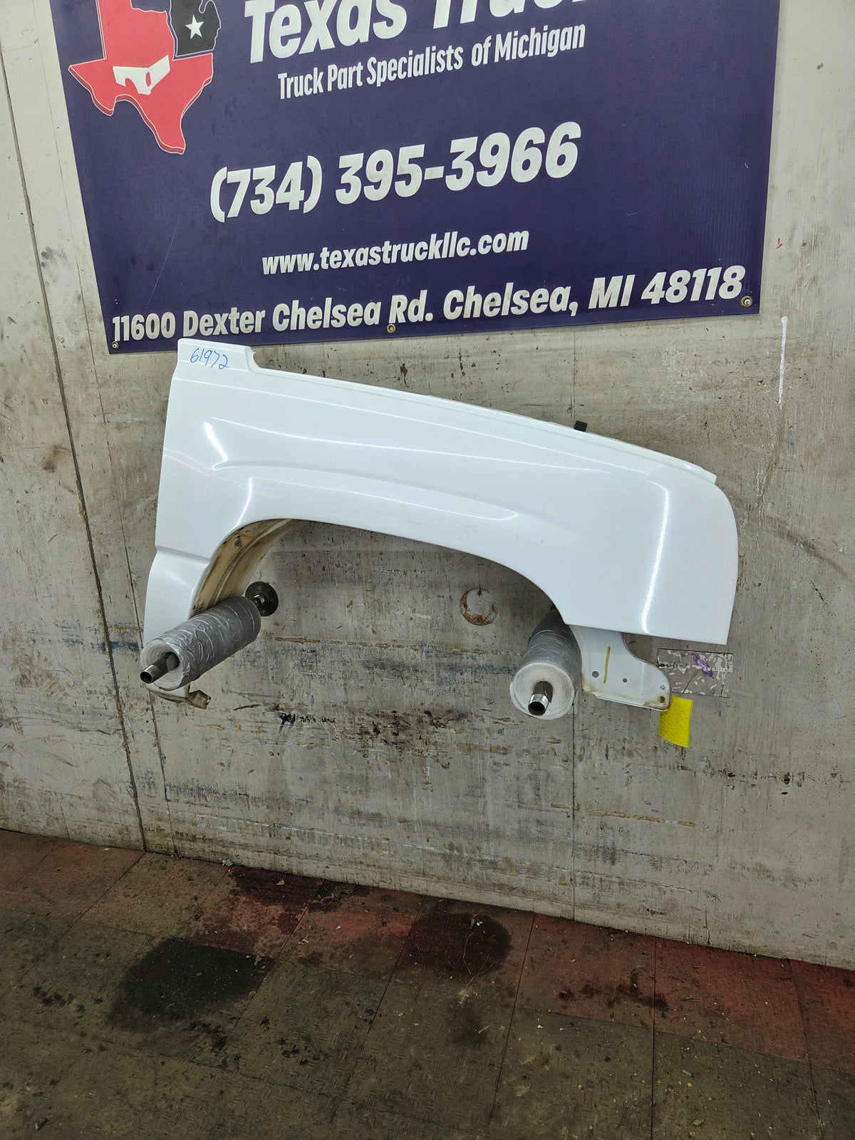2003-2007 Chevrolet Silverado / Tahoe / Suburban 1500 2500 3500 HD RH Passenger Side "Cateye" Front Fender