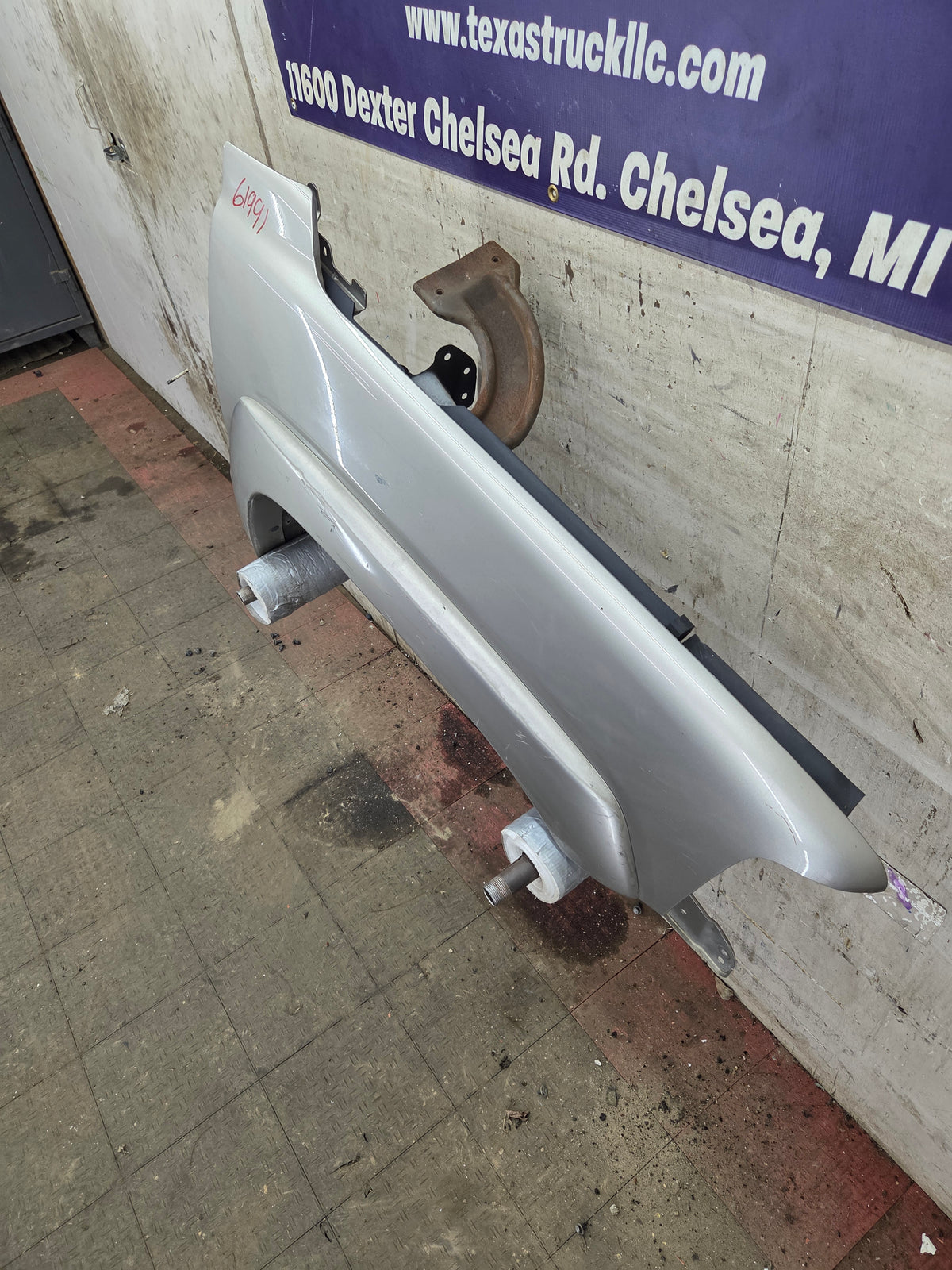 1999-2002 Chevrolet Silverado / Tahoe / Suburban 1500 2500 3500 HD Passenger Front Fender
