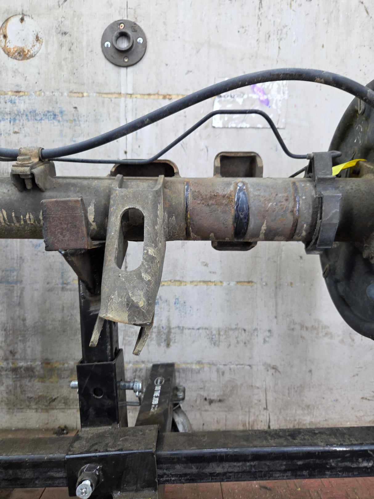 1999-2006 Chevrolet Silverado GMC Sierra 1500 3.42 Rear Axle GU6 G80 Drum Brakes