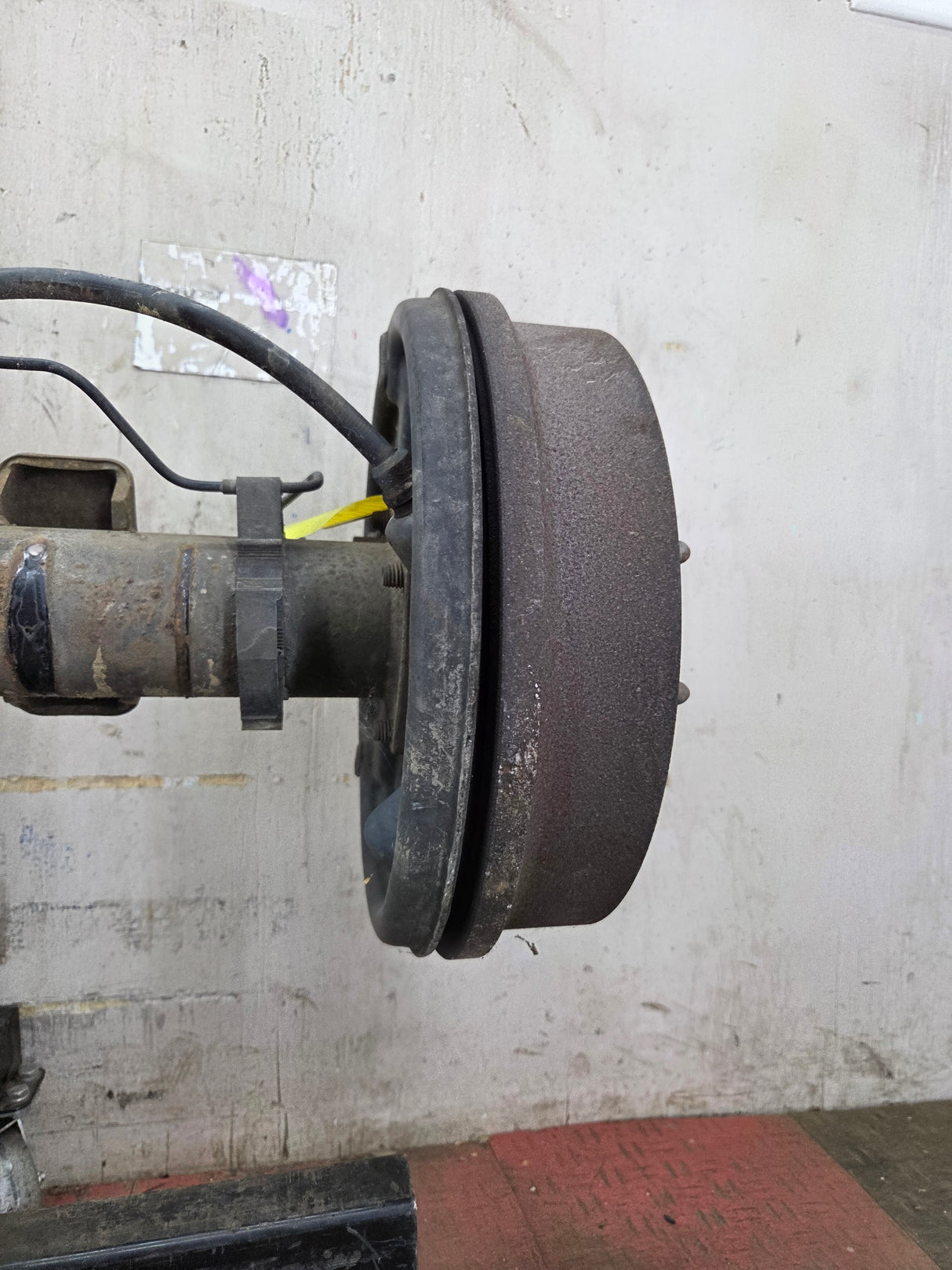1999-2006 Chevrolet Silverado GMC Sierra 1500 3.42 Rear Axle GU6 G80 Drum Brakes