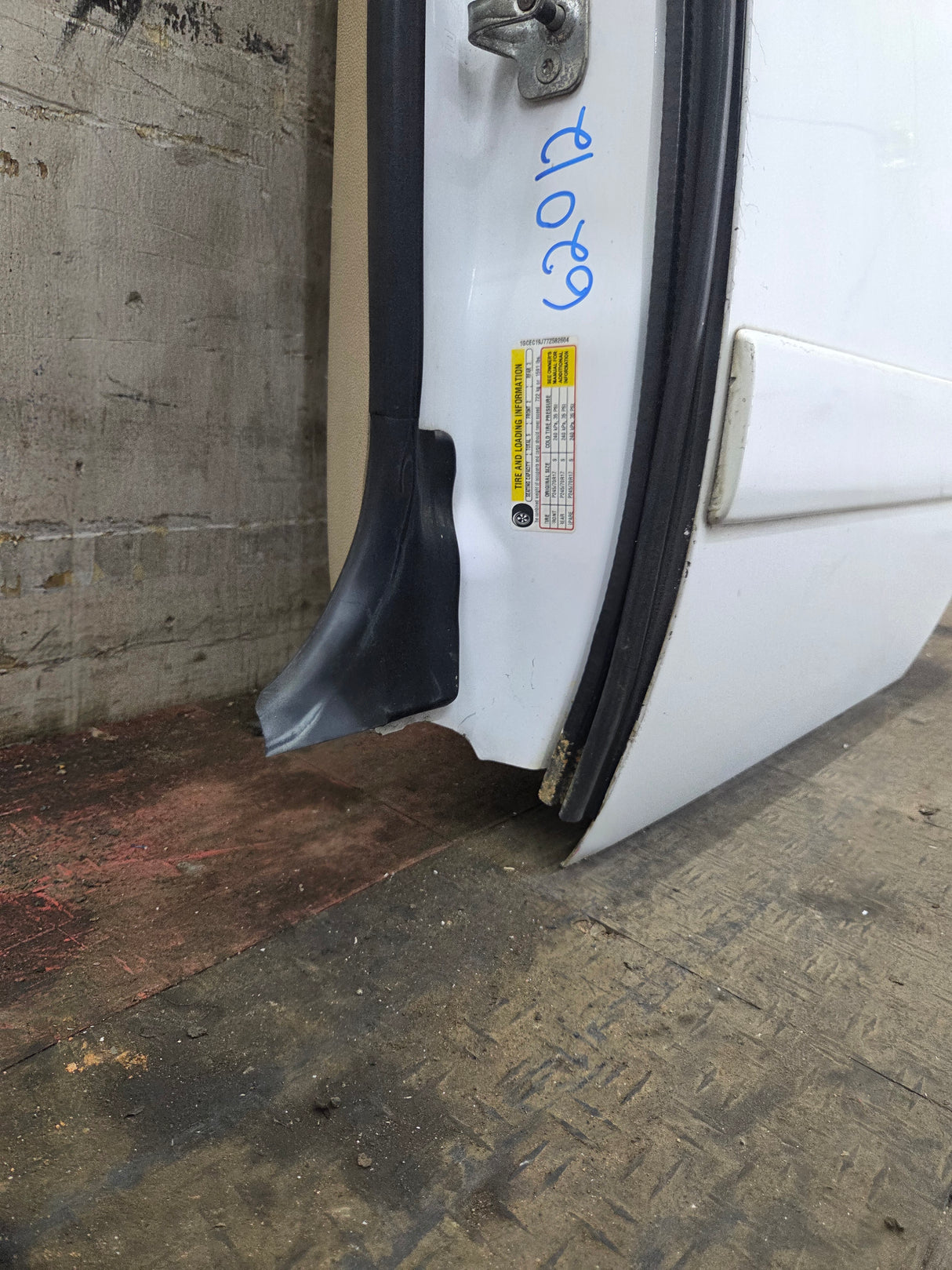 2007-2013 Chevrolet Silverado / GMC Sierra 1500 2500 3500 HD Driver Side Extended Cab LH Rear Door