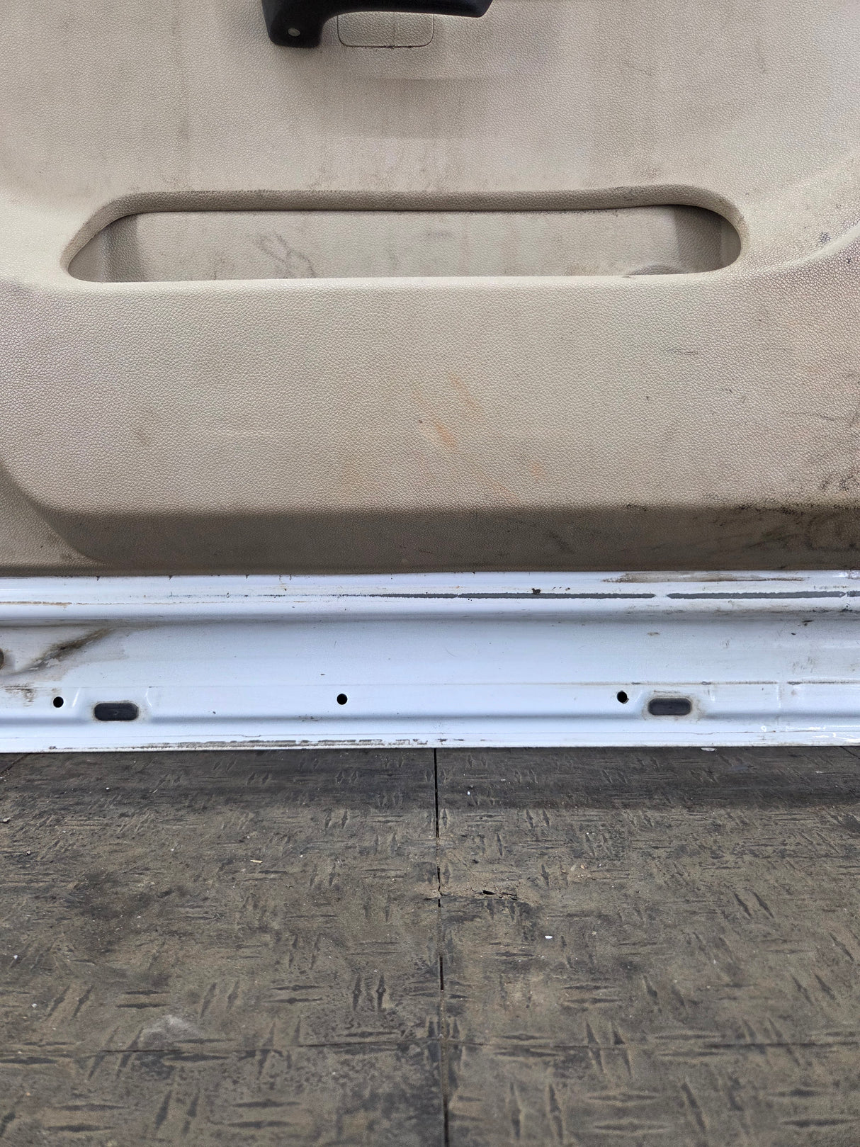 2007-2013 Chevrolet Silverado / GMC Sierra 1500 2500 3500 HD LH Front Driver Side Door