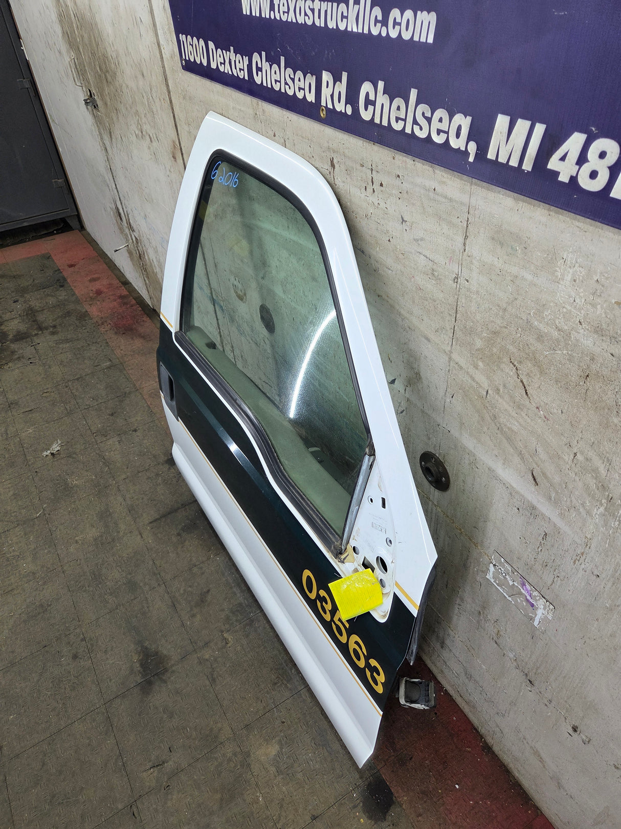 2008-2011 Ford Super Duty / Excursion Front Passenger RH Door F250 F350 F450 F550