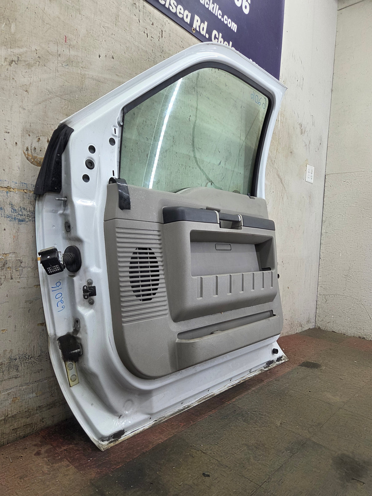 2008-2011 Ford Super Duty / Excursion Front Passenger RH Door F250 F350 F450 F550