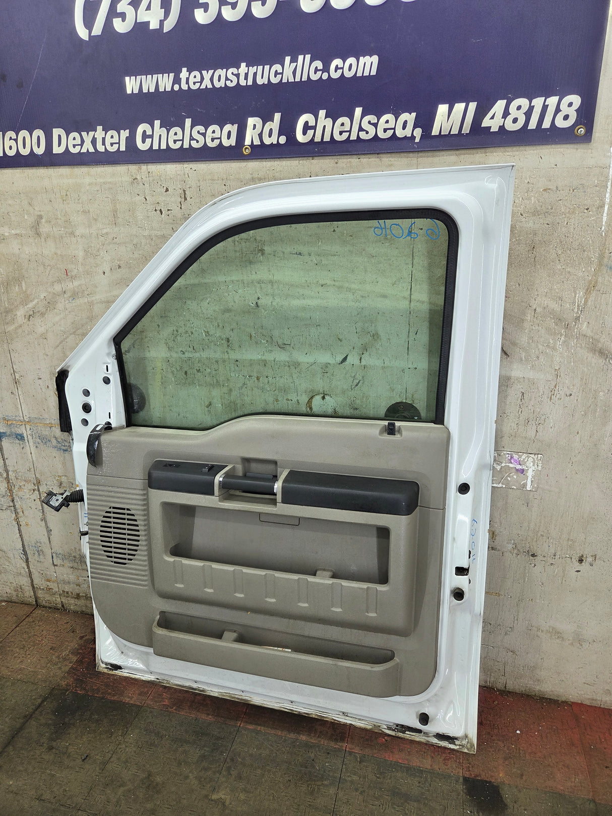 2008-2011 Ford Super Duty / Excursion Front Passenger RH Door F250 F350 F450 F550