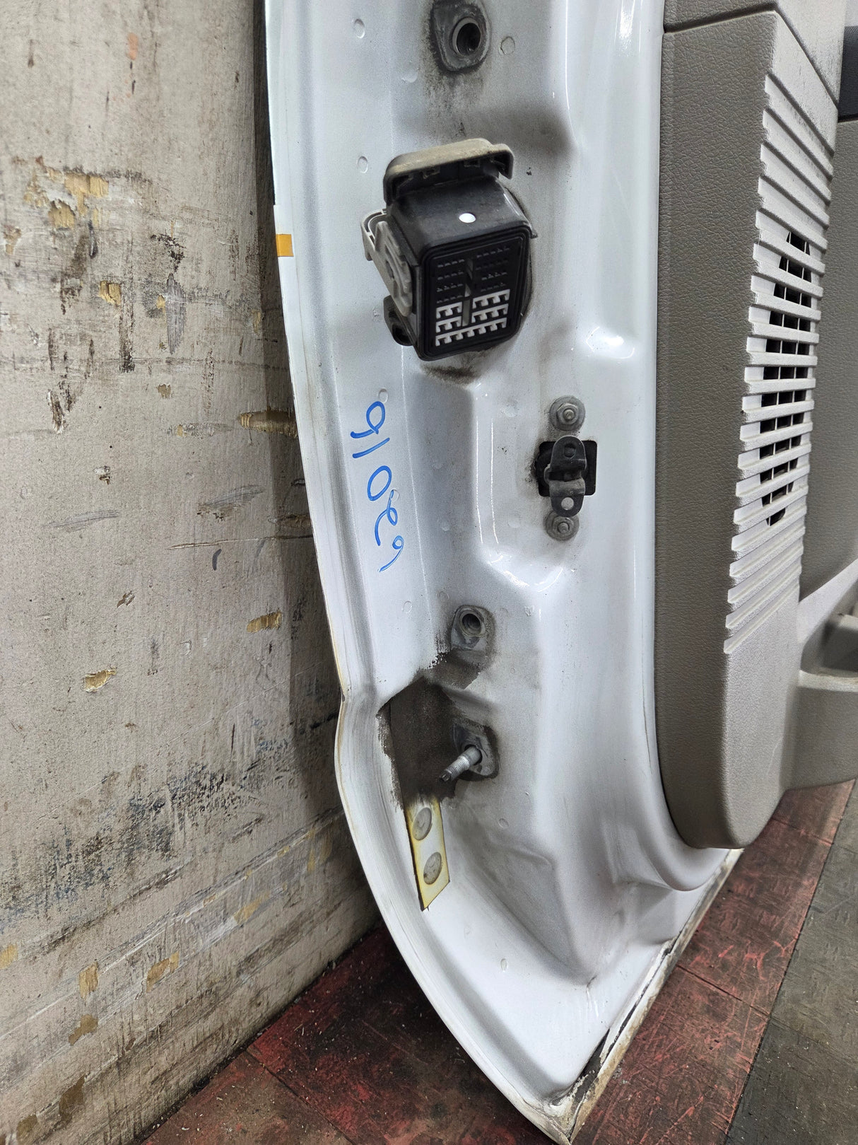 2008-2011 Ford Super Duty / Excursion Front Passenger RH Door F250 F350 F450 F550