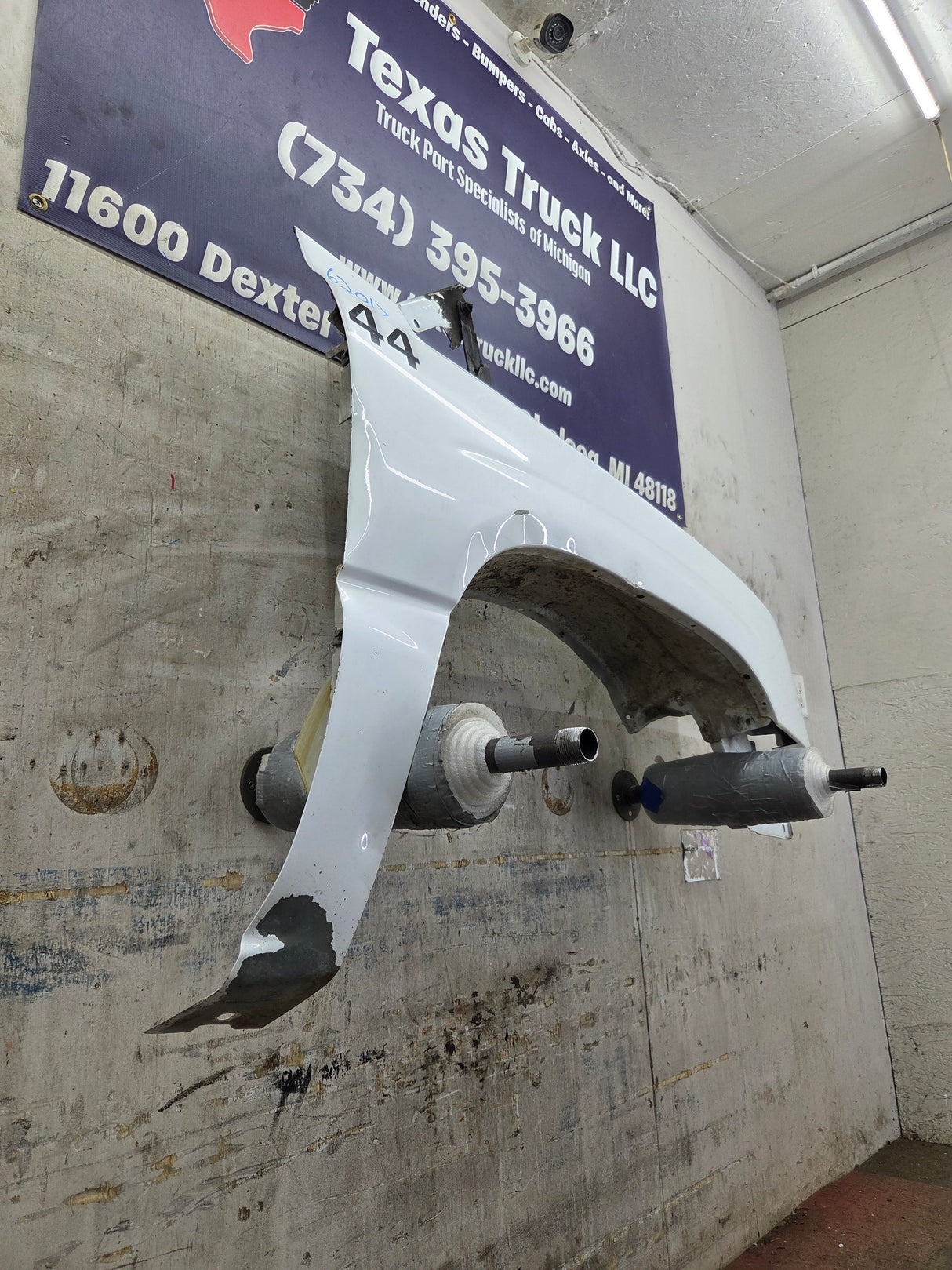 2003-2007 Chevrolet Silverado / Tahoe / Suburban 1500 2500 3500 HD RH Passenger Side "Cateye" Front Fender - Summit White