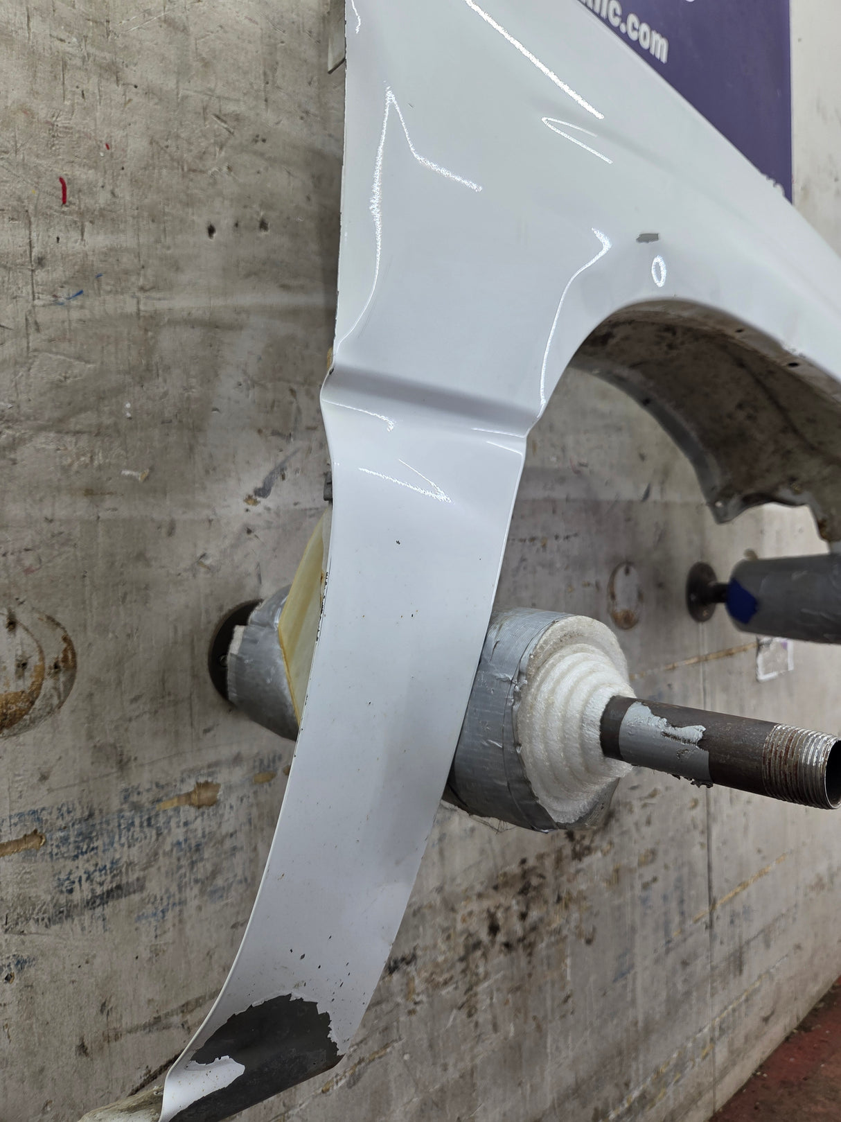 2003-2007 Chevrolet Silverado / Tahoe / Suburban 1500 2500 3500 HD RH Passenger Side "Cateye" Front Fender - Summit White