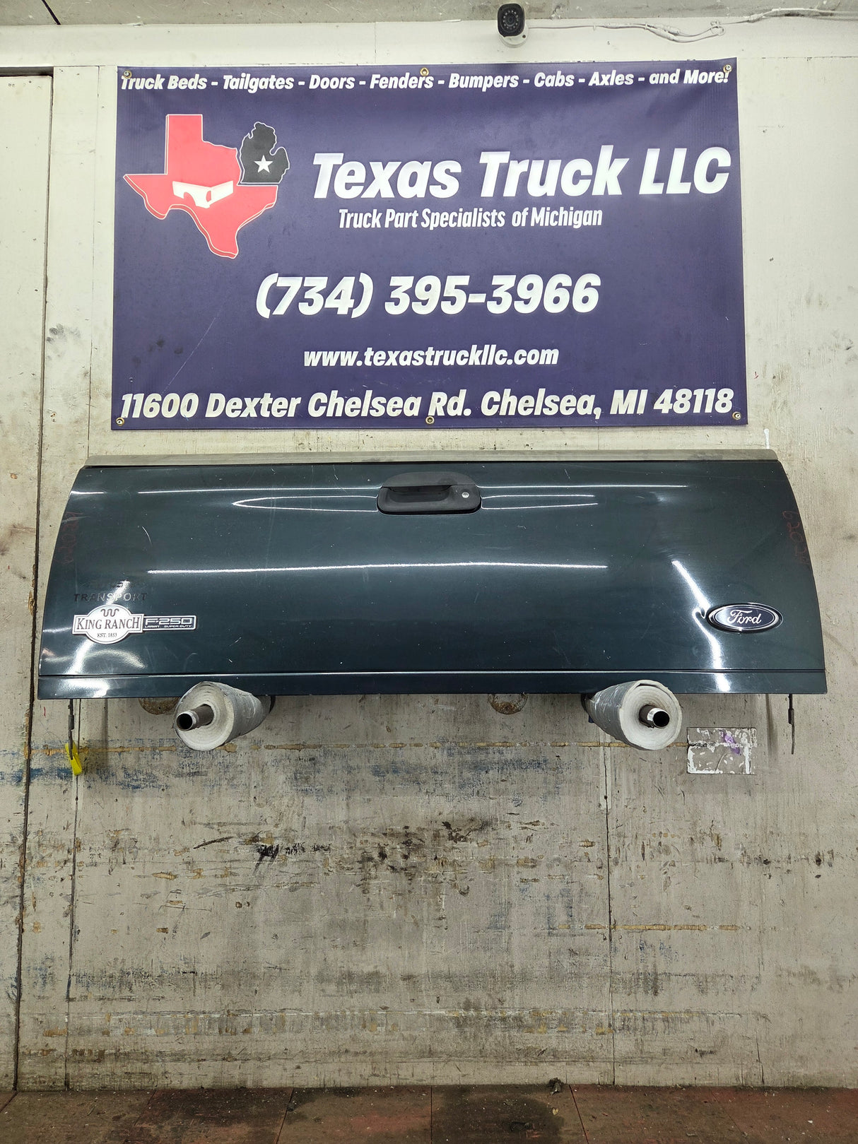 1997-2003 F150 / 1999-2007 Ford F250 F350 F450 F550 Super Duty Tailgate
