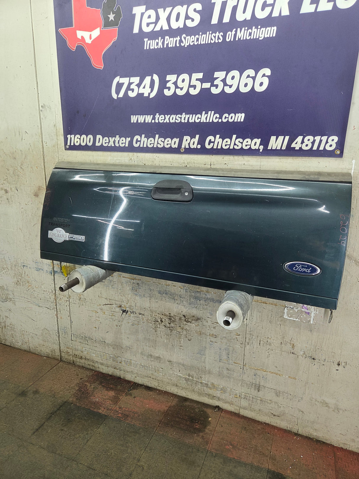 1997-2003 F150 / 1999-2007 Ford F250 F350 F450 F550 Super Duty Tailgate