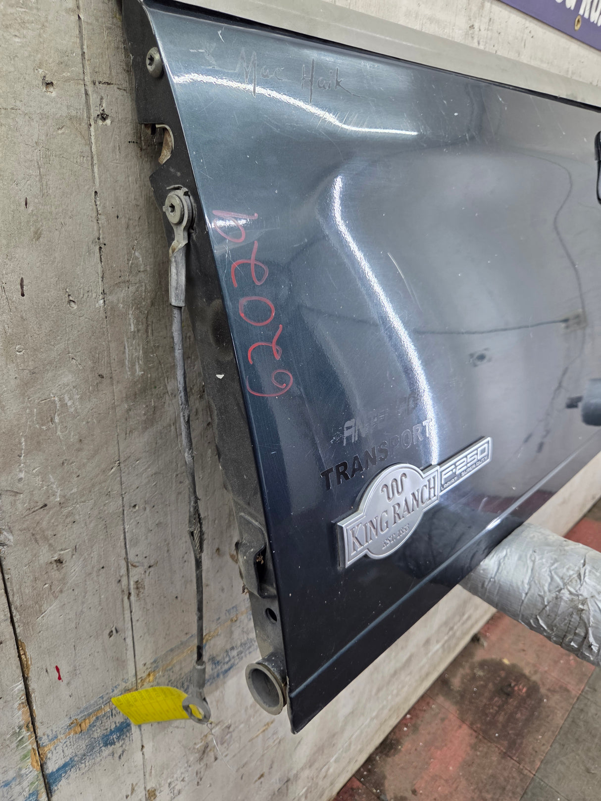 1997-2003 F150 / 1999-2007 Ford F250 F350 F450 F550 Super Duty Tailgate