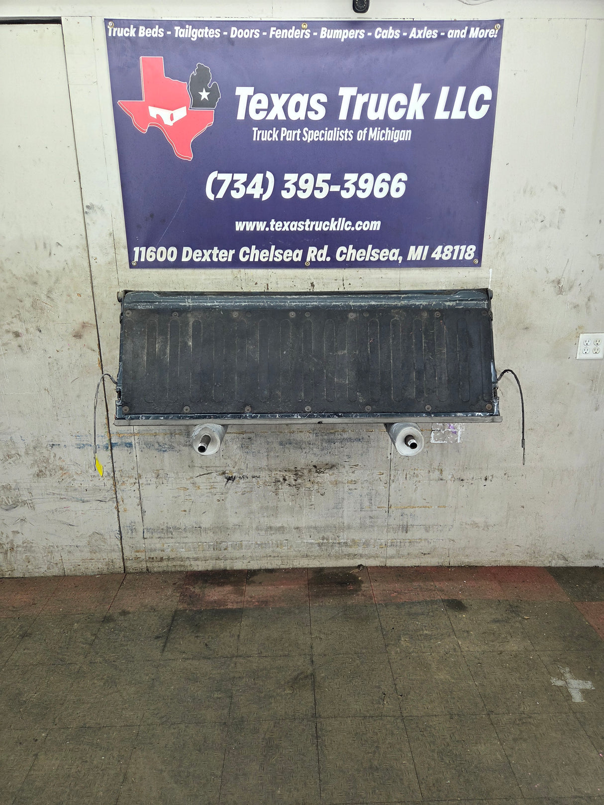 1997-2003 F150 / 1999-2007 Ford F250 F350 F450 F550 Super Duty Tailgate