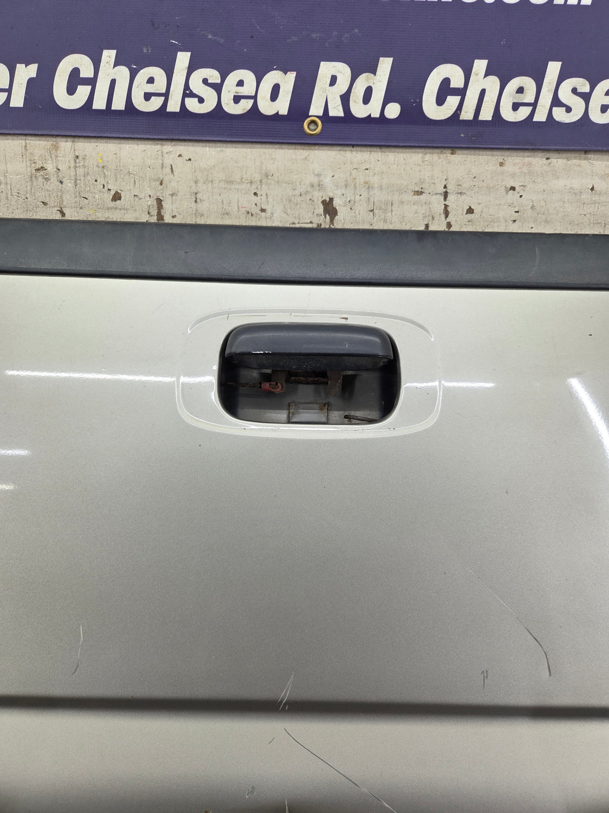 1999-2007 Chevrolet Silverado / GMC Sierra 1500 2500 3500 Tailgate