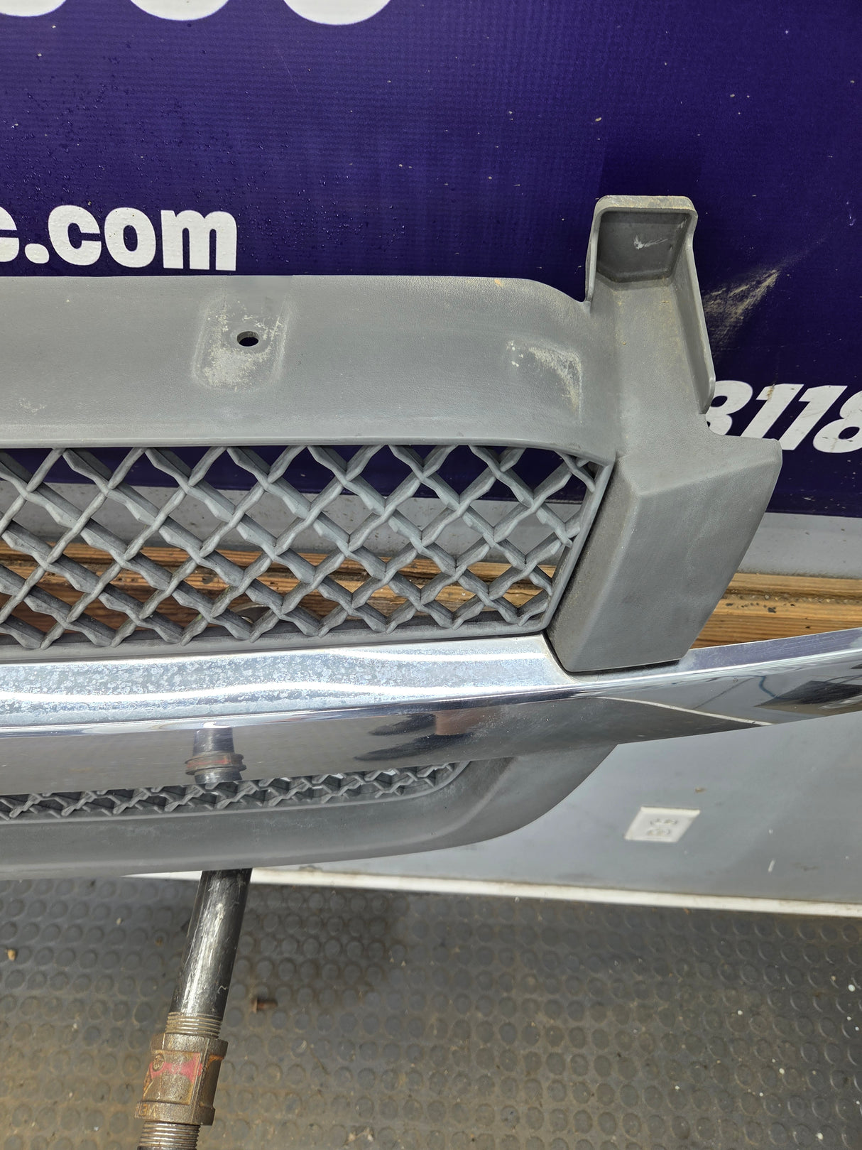 2003-2006 Chevrolet Silverado 1500 2500 3500 'Cateye' HD Grill OEM - Chrome