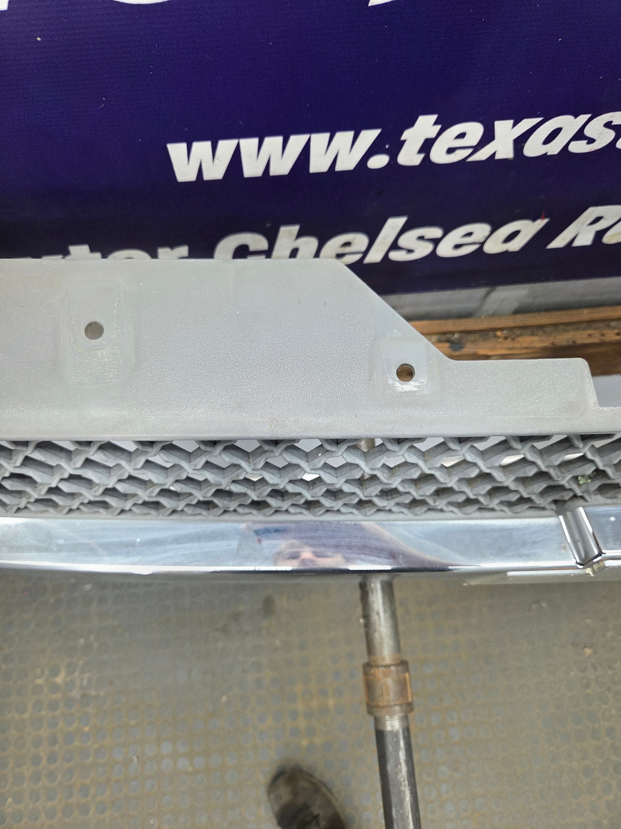 2003-2006 Chevrolet Silverado 1500 2500 3500 'Cateye' HD Grill OEM - Chrome