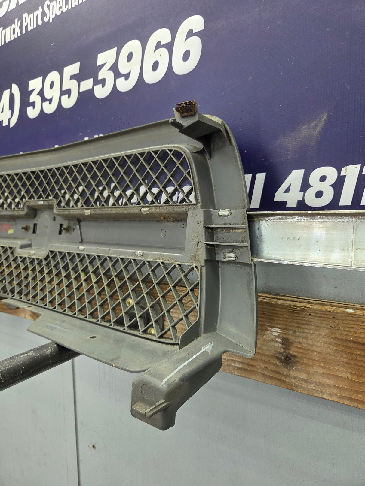 2003-2006 Chevrolet Silverado 1500 2500 3500 'Cateye' HD Grill OEM - Chrome