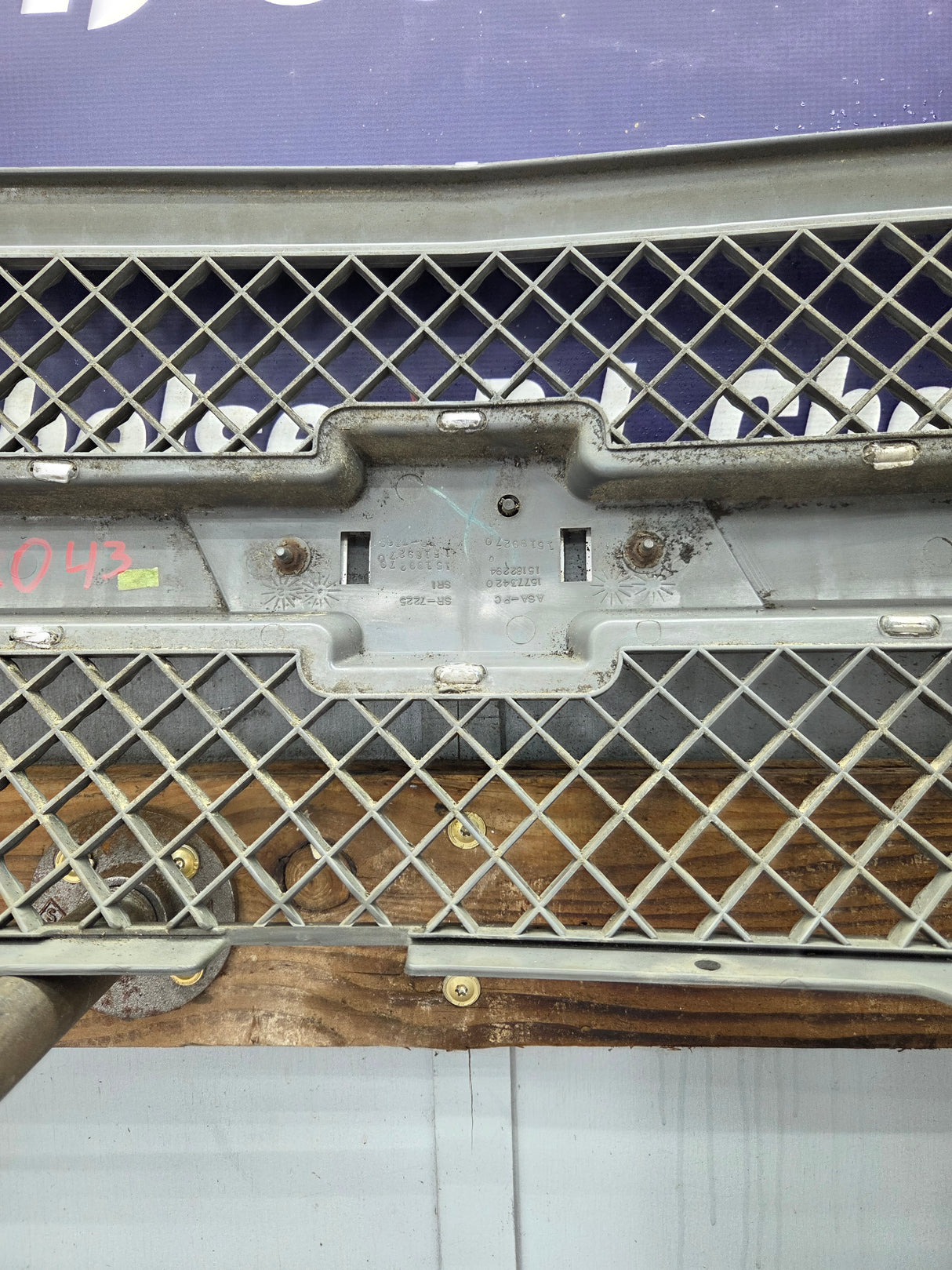 2003-2006 Chevrolet Silverado 1500 2500 3500 'Cateye' HD Grill OEM - Chrome