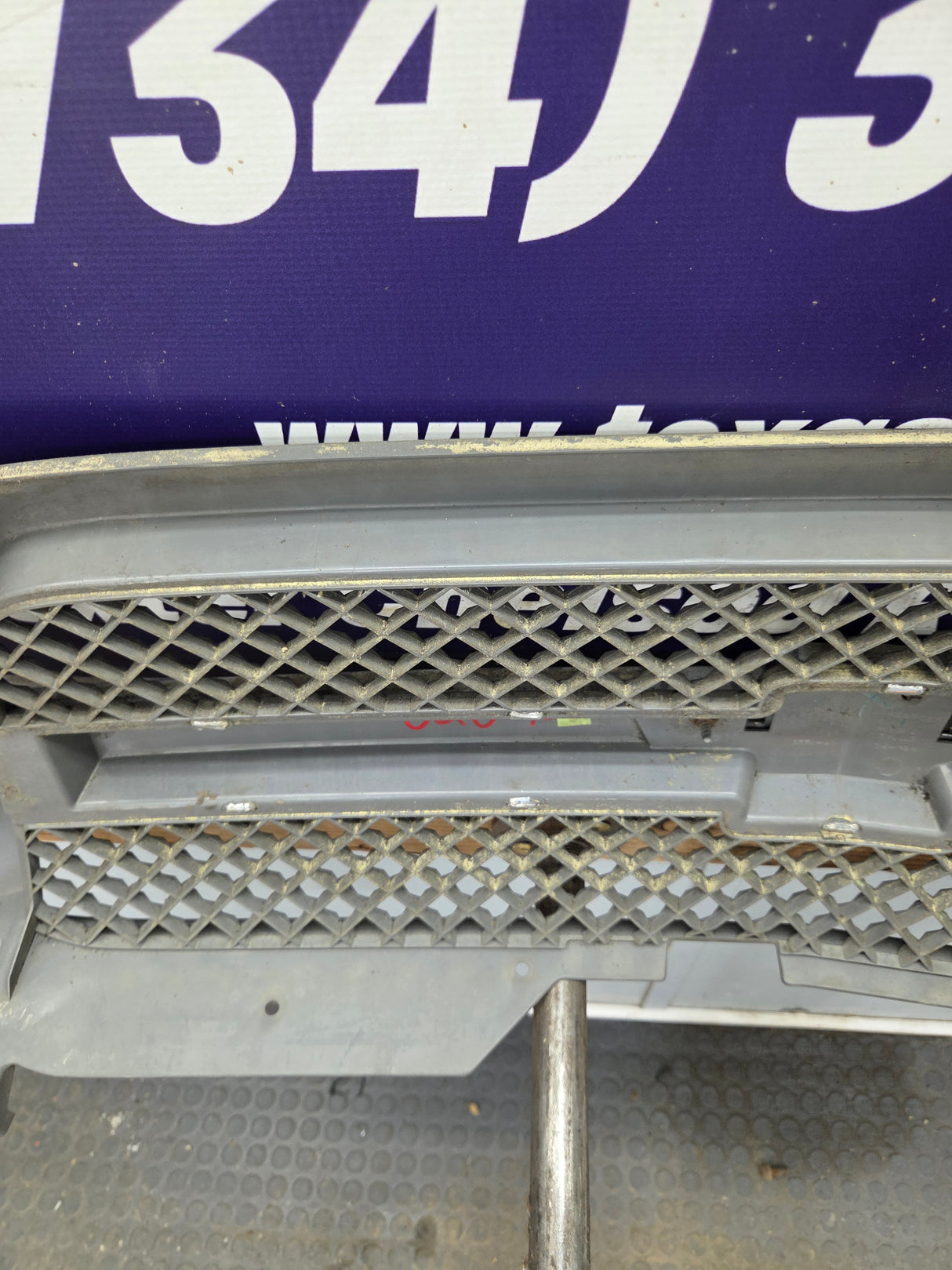 2003-2006 Chevrolet Silverado 1500 2500 3500 'Cateye' HD Grill OEM - Chrome