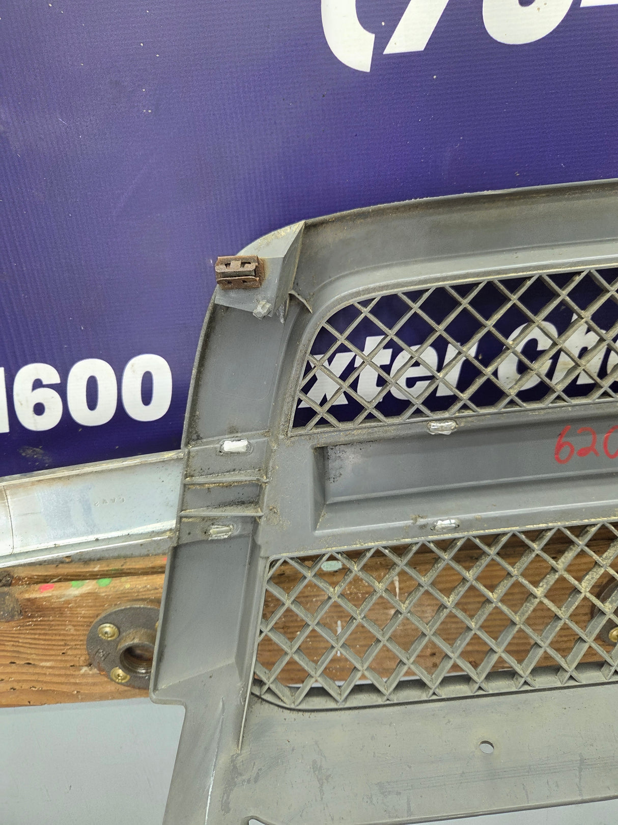 2003-2006 Chevrolet Silverado 1500 2500 3500 'Cateye' HD Grill OEM - Chrome