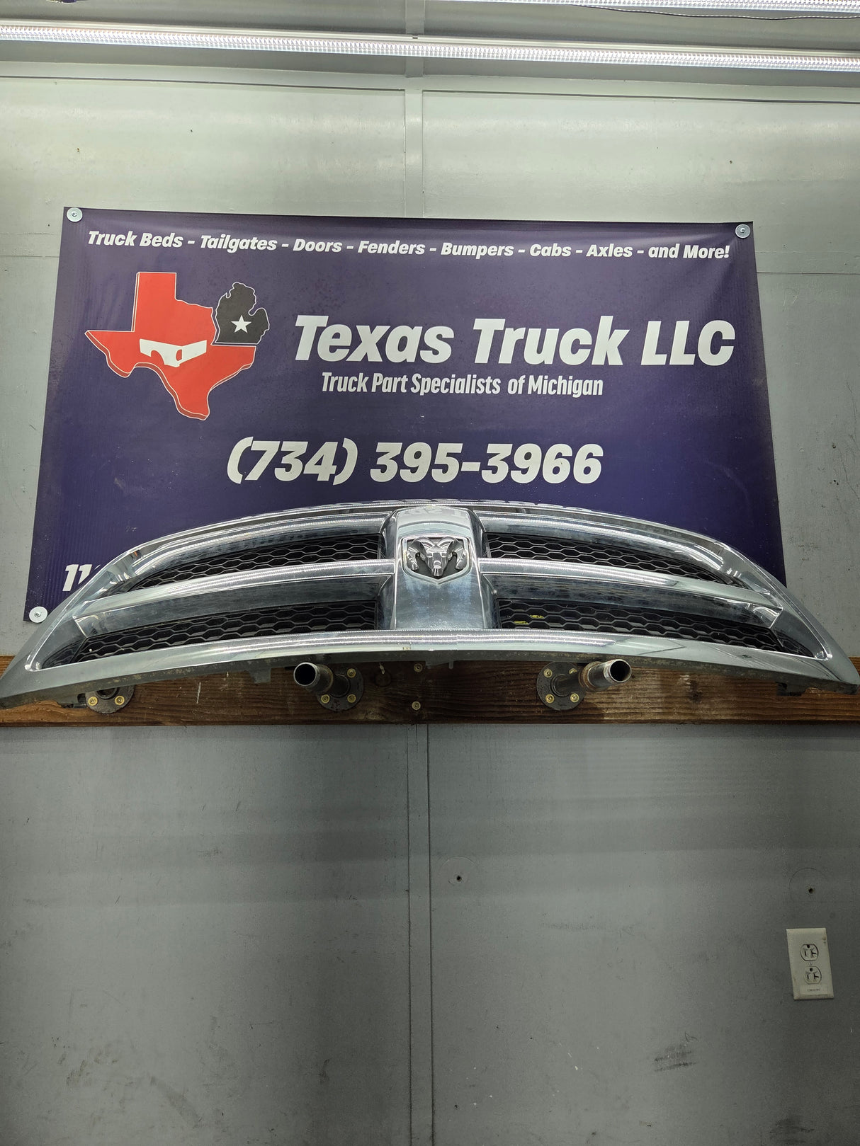2009-2011 Dodge Ram 1500 Chrome Grill Surround