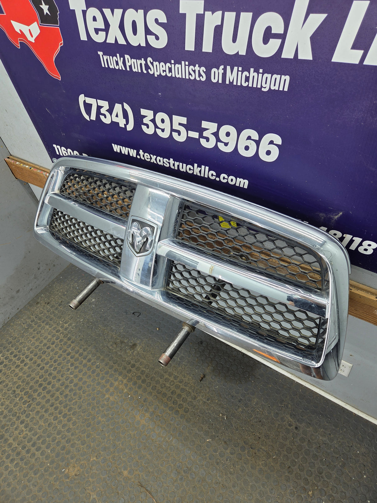2009-2011 Dodge Ram 1500 Chrome Grill Surround