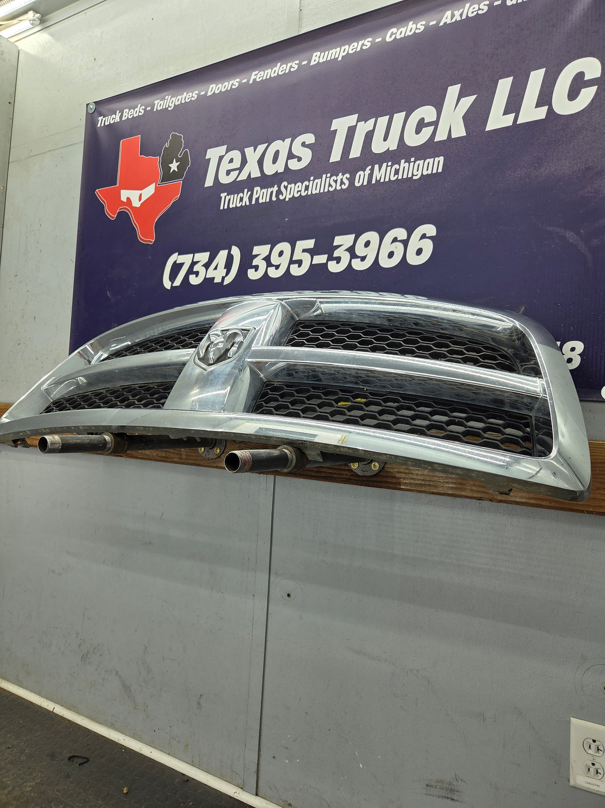 2009-2011 Dodge Ram 1500 Chrome Grill Surround