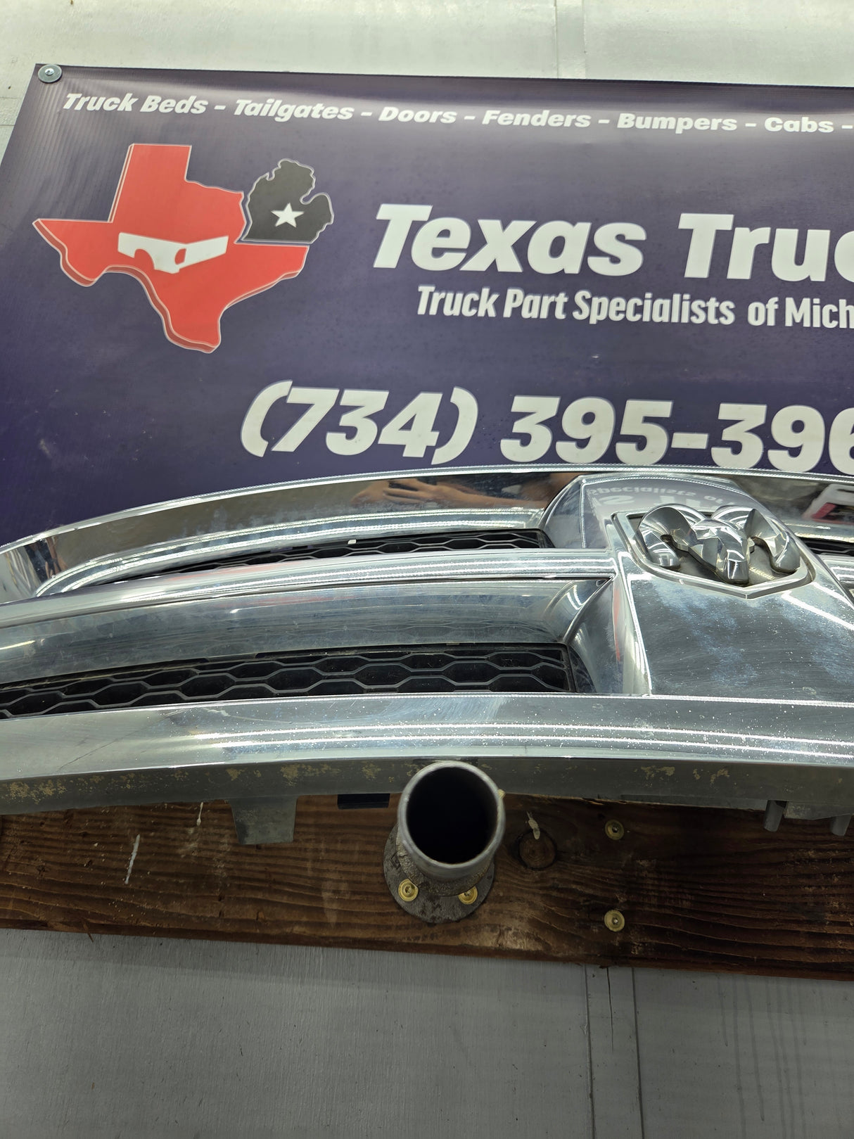 2009-2011 Dodge Ram 1500 Chrome Grill Surround