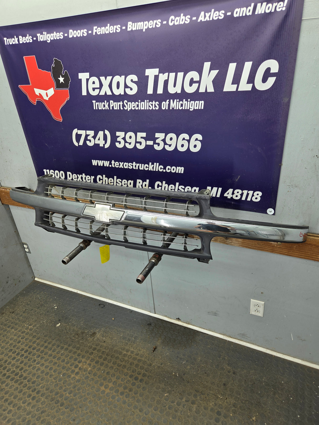 1999-2002 Chevrolet Silverado 1500 2500 3500 Grill OEM